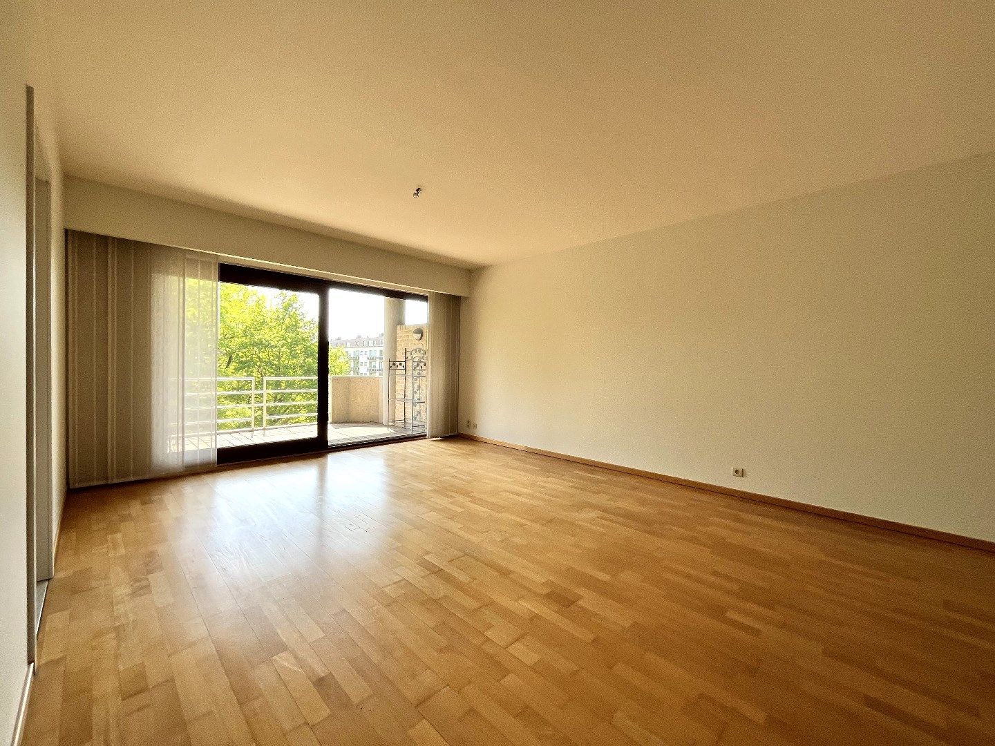 Instapklaar 2 slpk-appartement met 2 terrassen en autostnplts foto 3