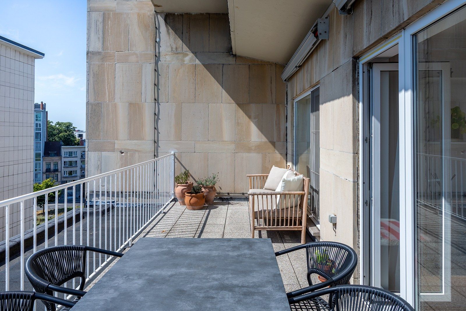 Instapklaar appartement met ruim terras  foto 15