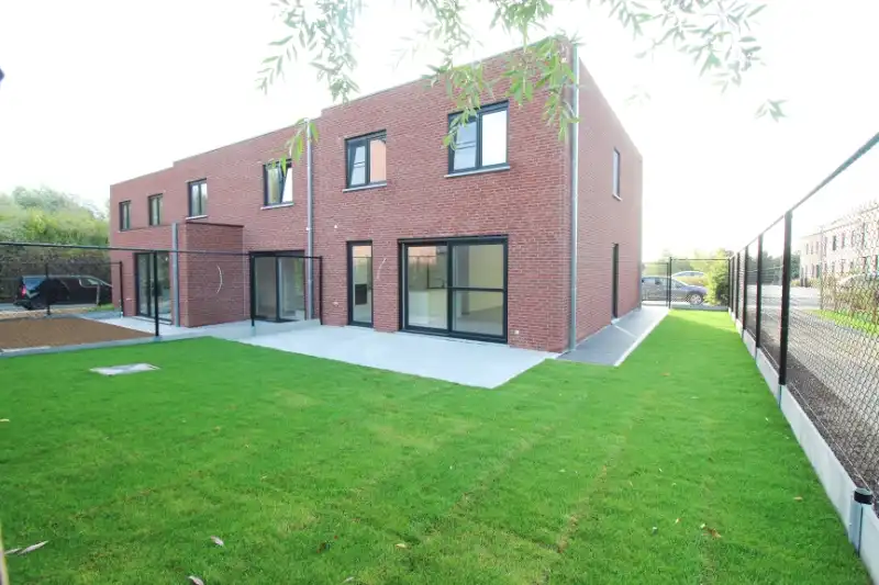 Ruime halfopen nieuwbouwwoning te Kortrijk foto 8