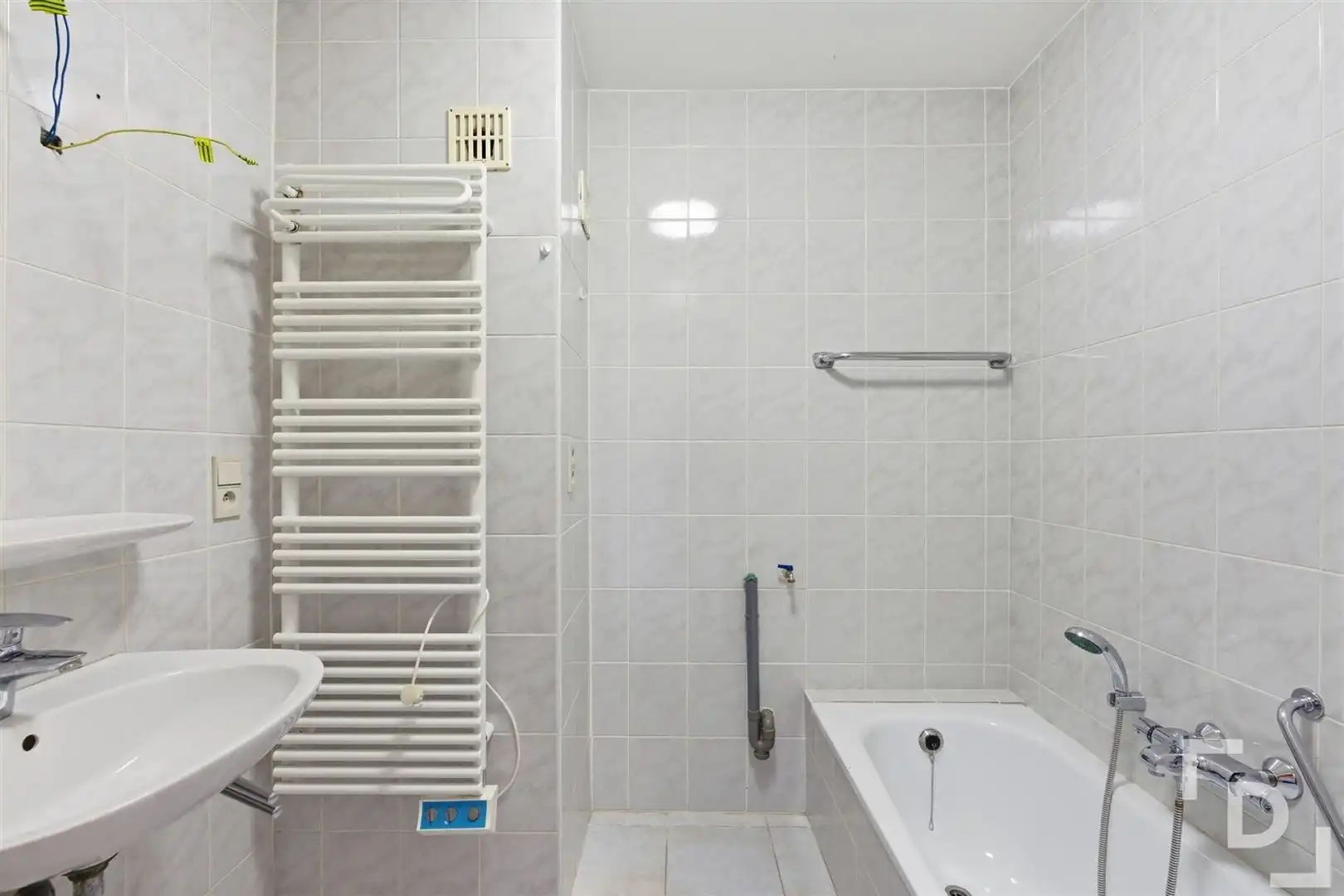 Ruim appartement met 3 slaapkamers en garage te koop in de groene omgeving van Ieper. foto 15