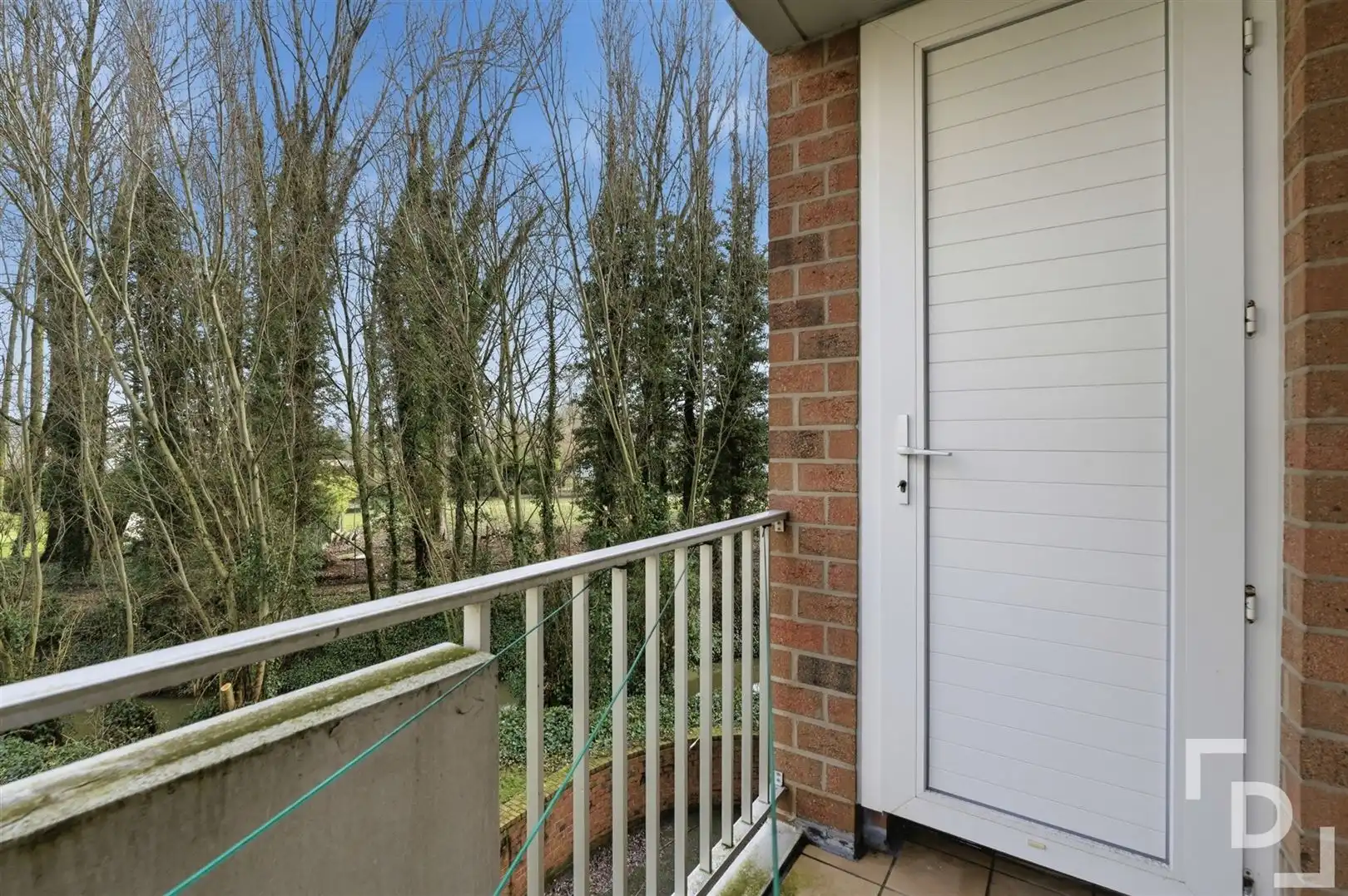 Ruim appartement met 3 slaapkamers en garage te koop in de groene omgeving van Ieper. foto 15