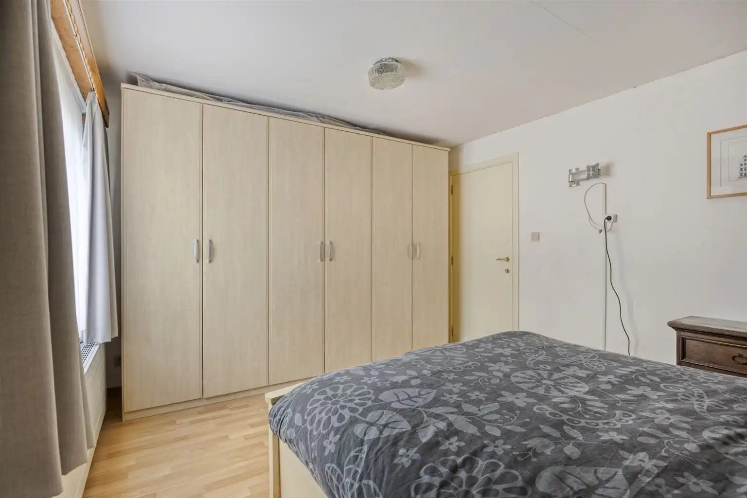 Gelijkvloerse, vrijstaande woning met 3 slaapkamers, omheinde tuin en garage op een rustige locatie nabij het centrum van Maaseik. foto 12