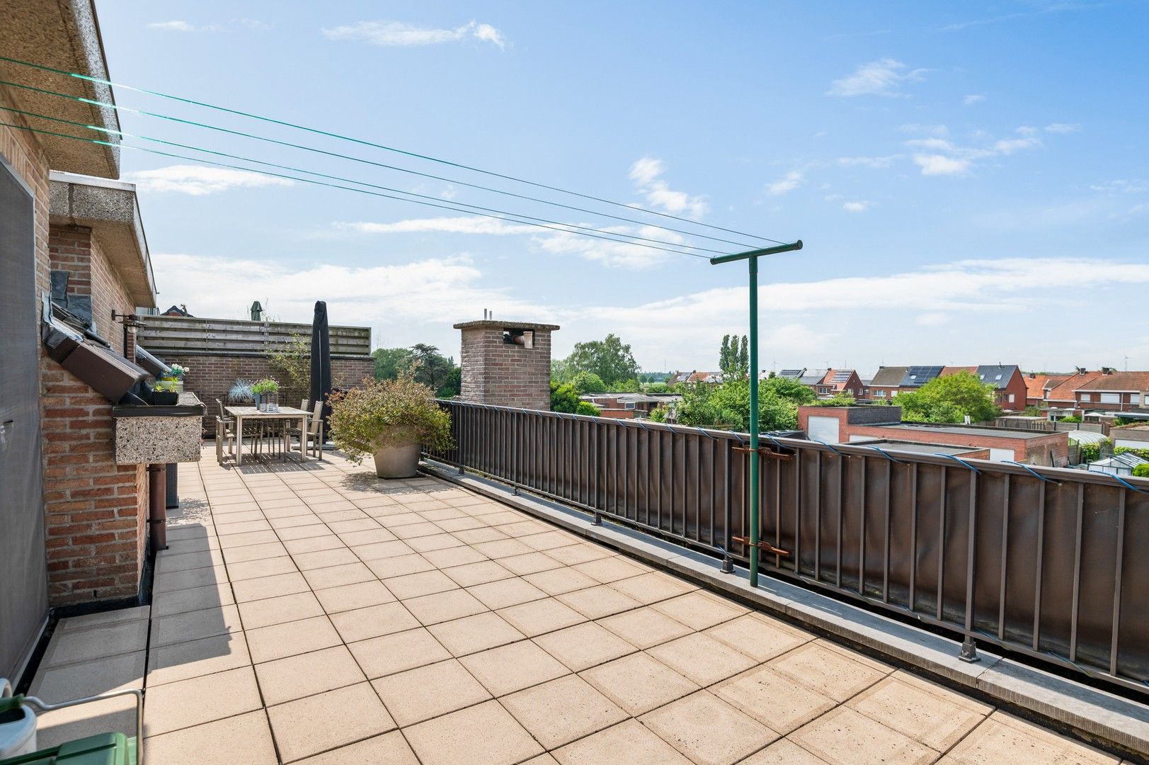 Leuk en ruim dakappartement (EPC B) met heerlijk zonneterras foto 2