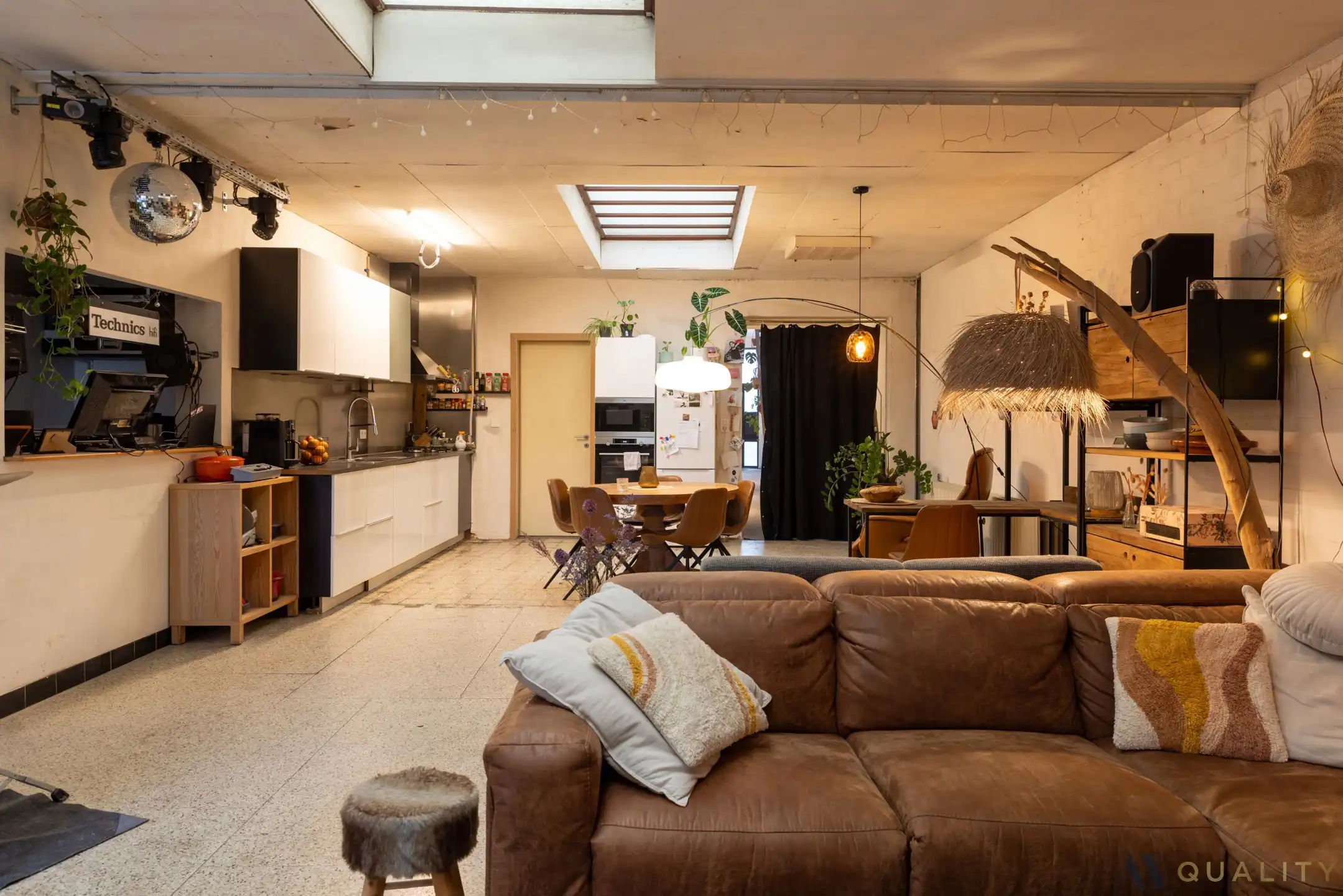 Ruime woning met tal van mogelijkheden en ruime garage  foto 8