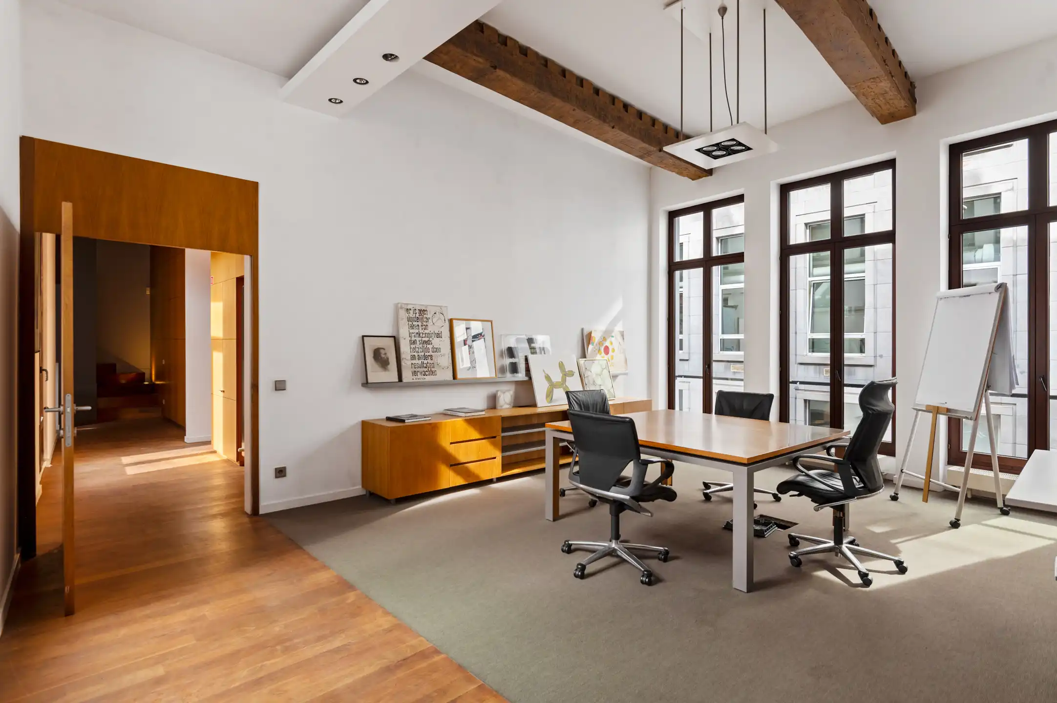 Instapklaar kantoorgebouw in het centrum van Antwerpen!  foto 8