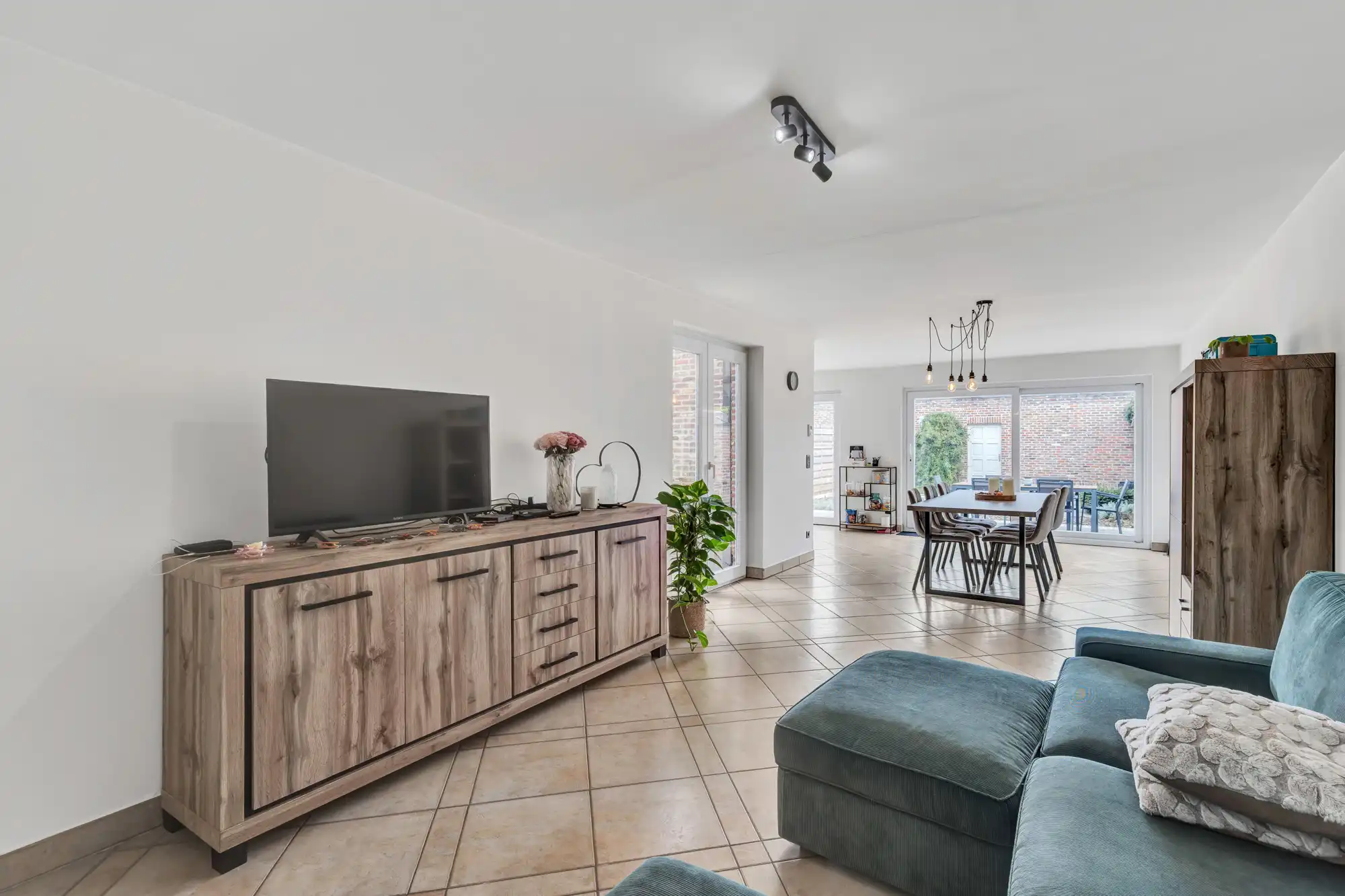 Ruim gelijkvloers appartement met tuin en garage in Deinze foto 3