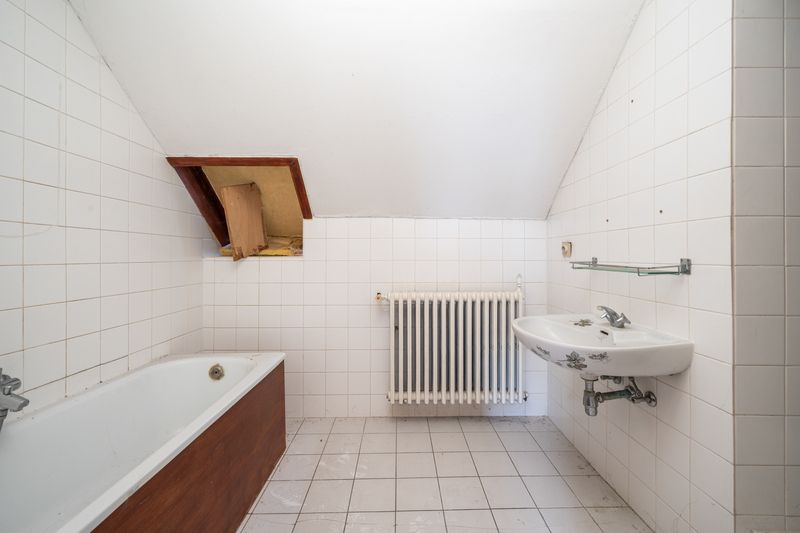 Centrum Roeselare - Horeca pand met woongelegenheid en garage foto 32