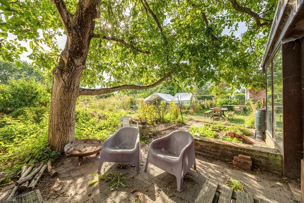 Ruime op te frissen woning met groene tuin! foto 21