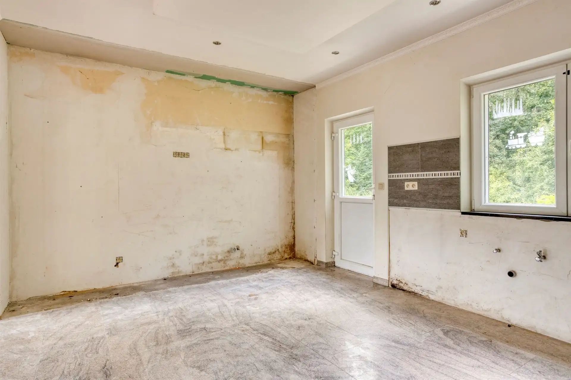 Klassieke villa met enorm potentieel in rustige wijk foto 13