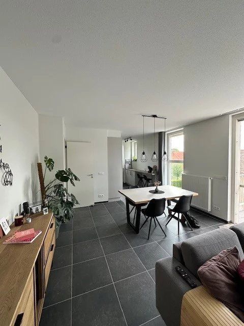 Modern appartement met 2 slaapkamers, terras en 2 ondergrondse staanplaatsen. foto 4