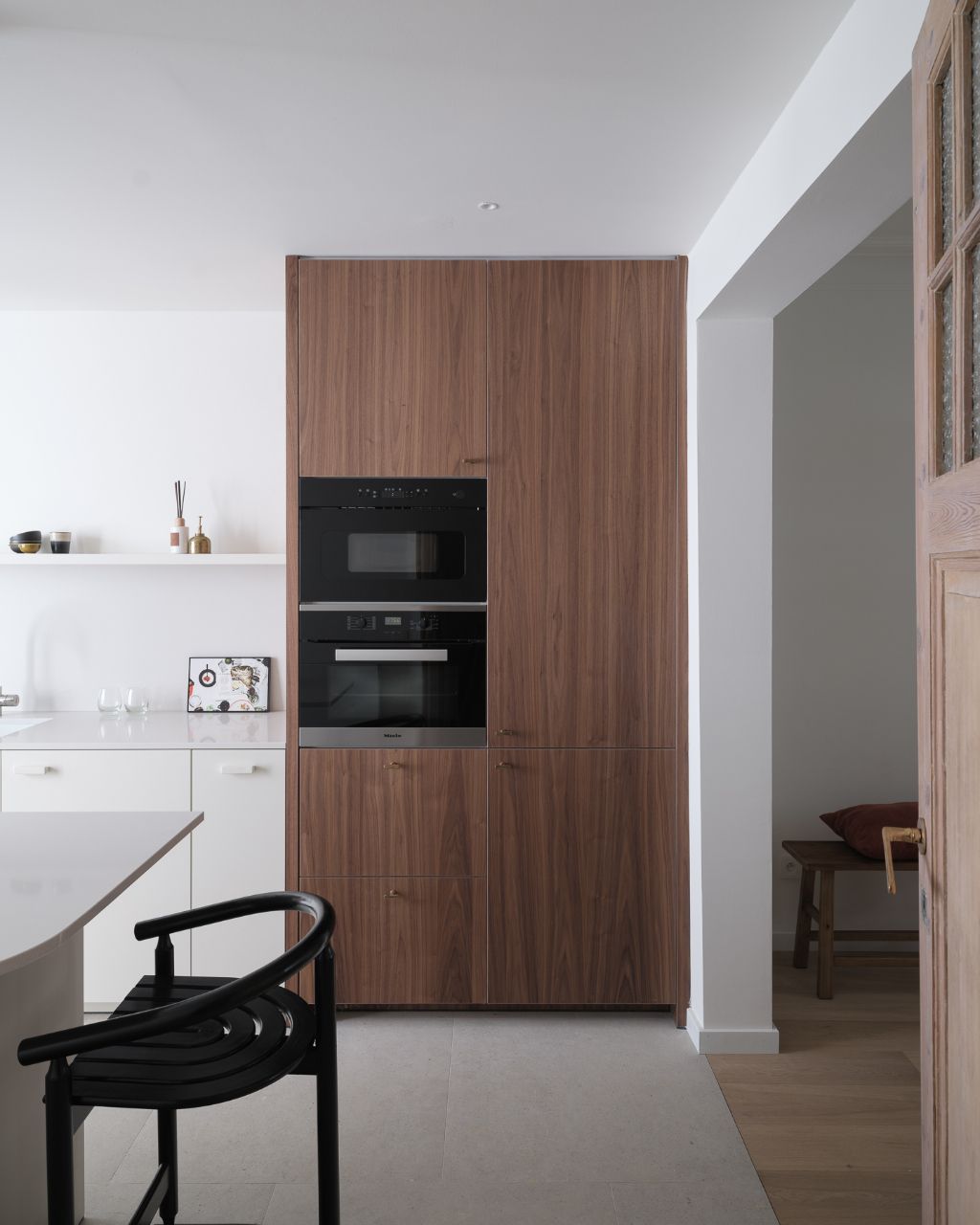 Karaktervolle, gerenoveerde interbellumwoning met 4 slaapkamers en buitenruimte op wandelafstand van station Gent-Sint-Pieters. foto 8