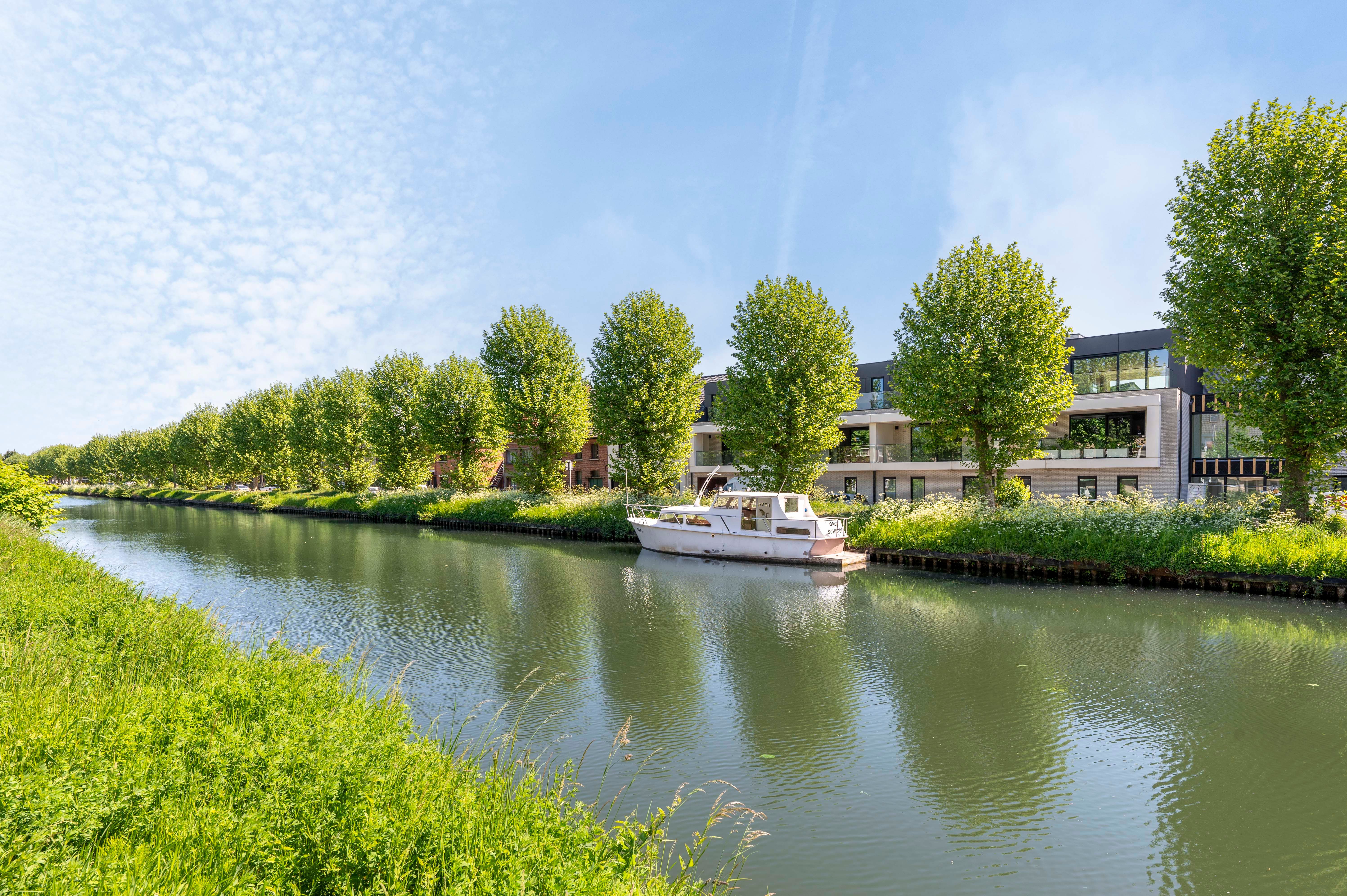 Stijlvol nieuwbouwappartement met uniek zicht op de Vaart van Schoten. foto 18
