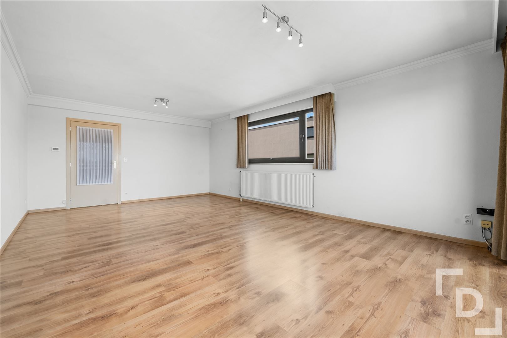 Rustig gelegen appartement met garage te koop in centrum Poperinge foto 3