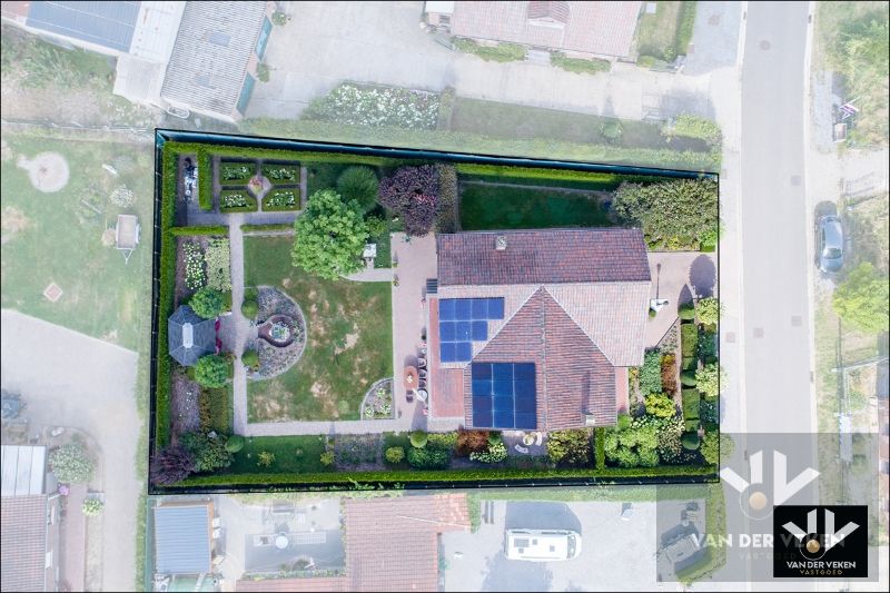 INSTAPKLAAR GEHEEL VAN MAAR LIEFST 370m² OP RUSTIGE LOCATIE foto 5