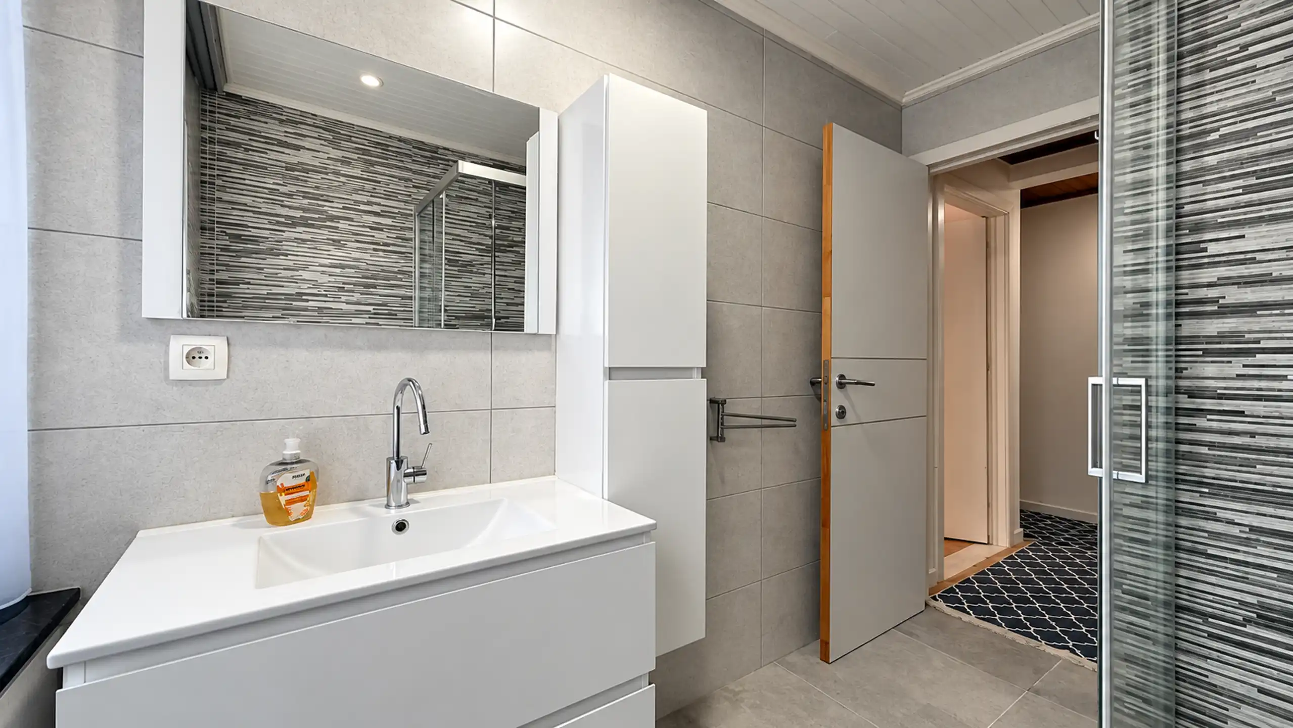 Ruime woning met 3slpk, tuin en garage op toplocatie! foto 42