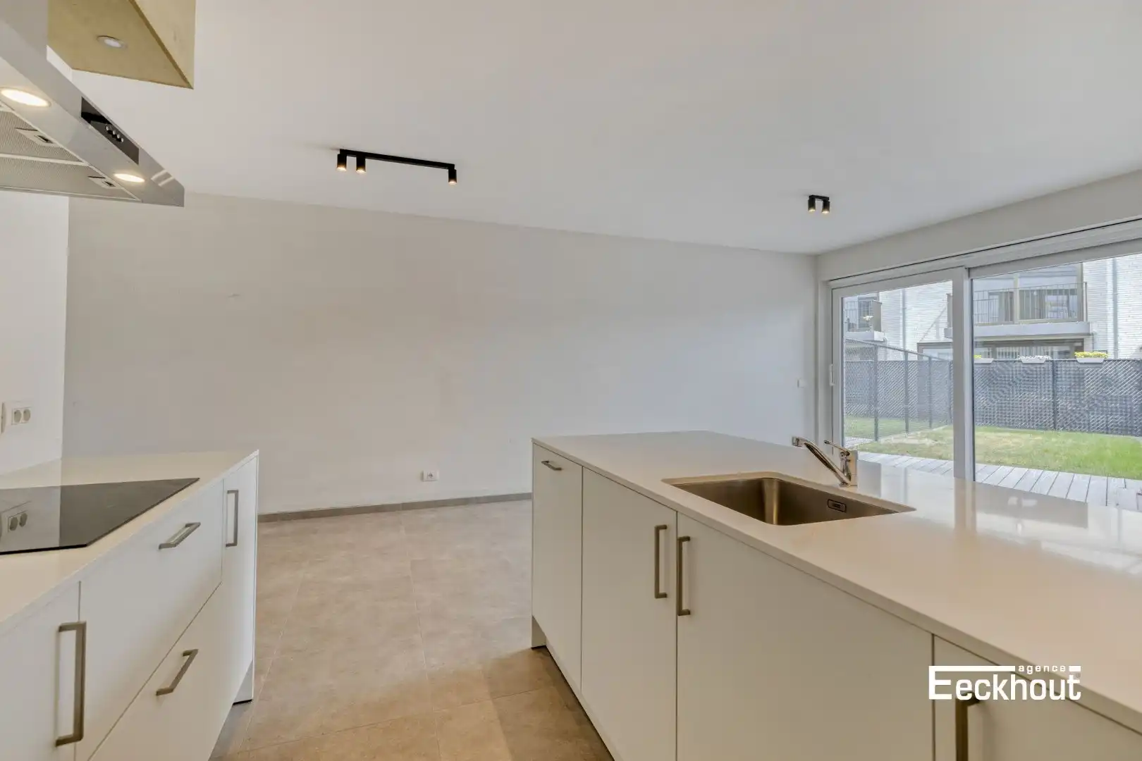 Gelijkvloersappartement met terras en tuin en inpandige garage! foto 5