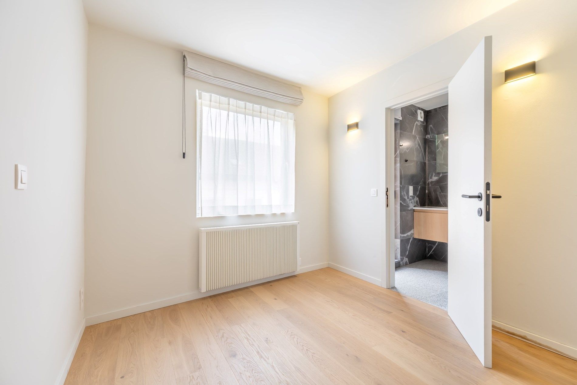 Instapklaar en gerenoveerde 1-slaapkamerappartement met terras foto 5