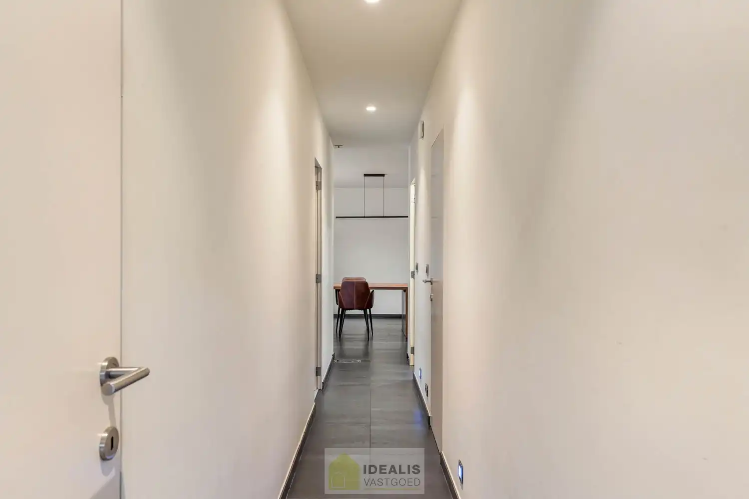 Idealis Vastgoed – Ruim op te frissen gelijkvloers appartement met 3 slaapkamers foto 15