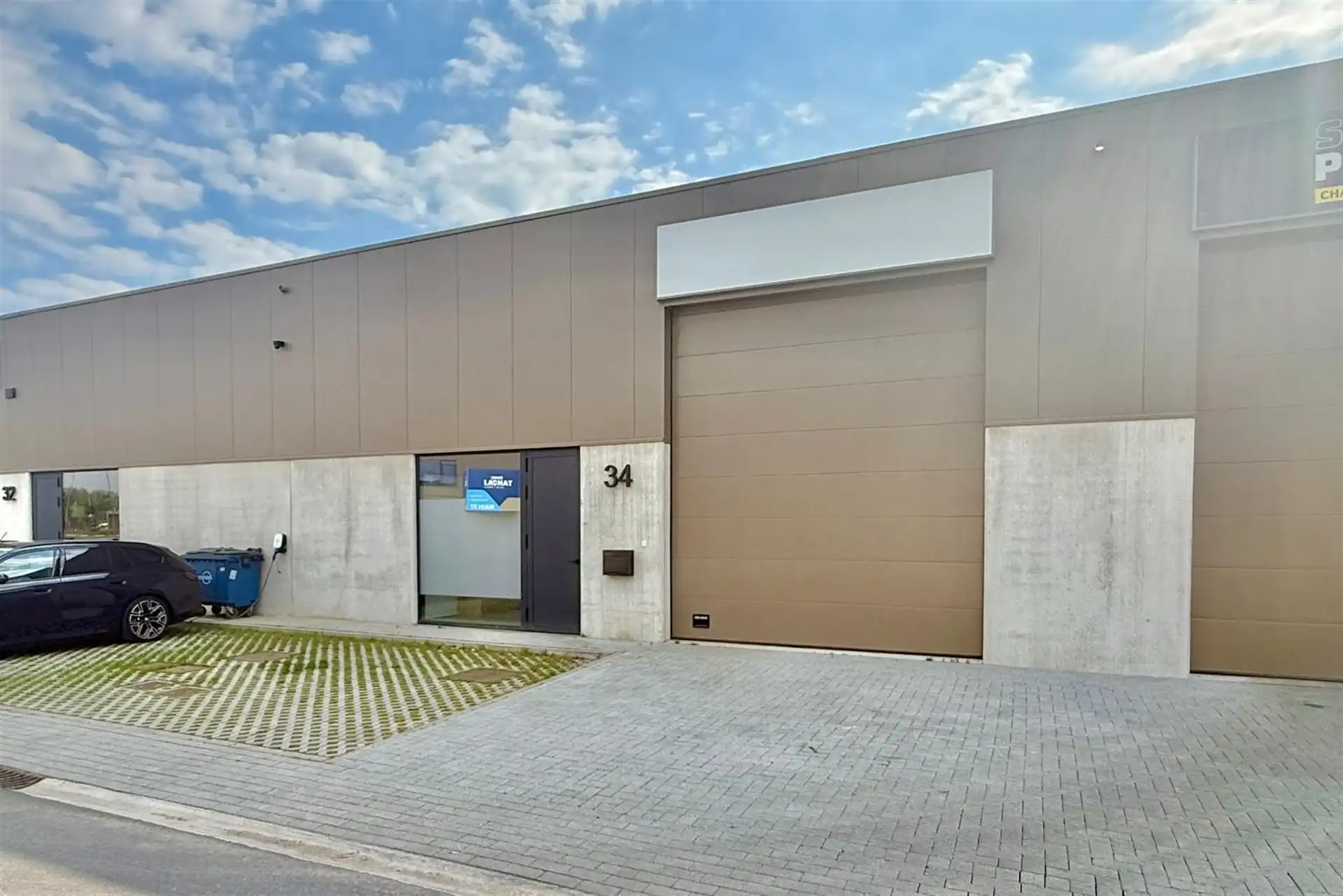 Magazijn van 180m² met 2 autostaanplaatsen foto 11
