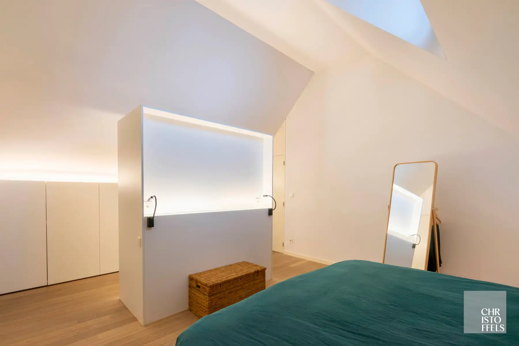 Exclusieve vierkantshoeve met buitenzwembad en vrij uitzicht op perceel van 3.213m² foto 15