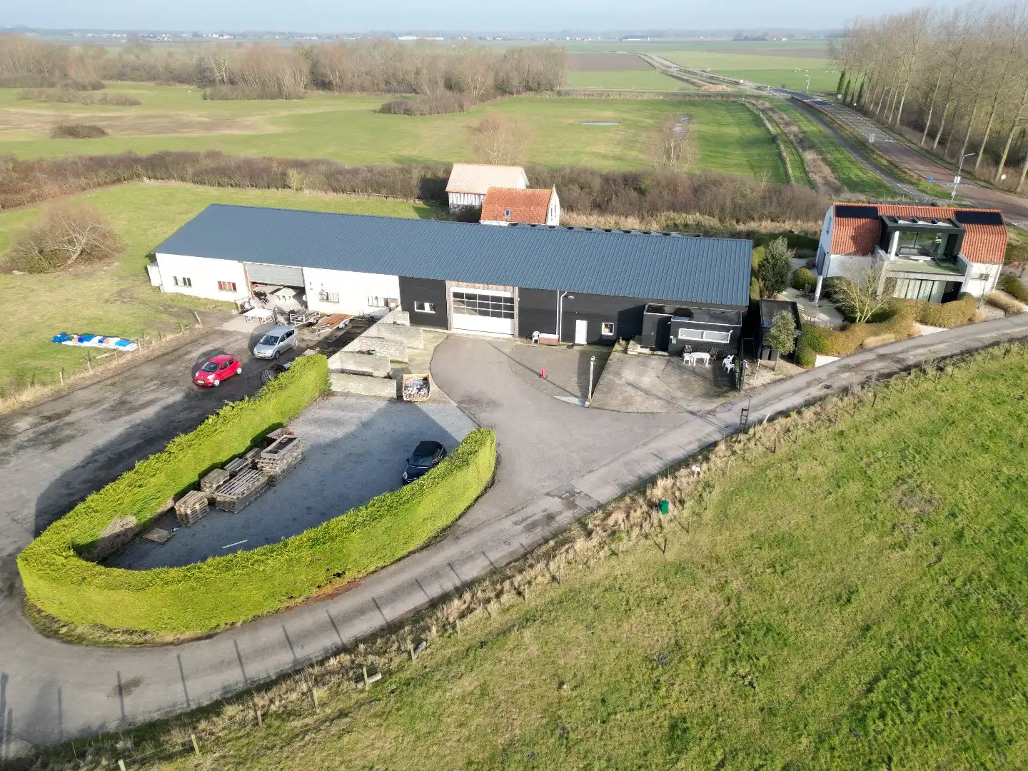 "Ruime hangar in Retranchement biedt talloze mogelijkheden voor industrieel gebruik" foto 3