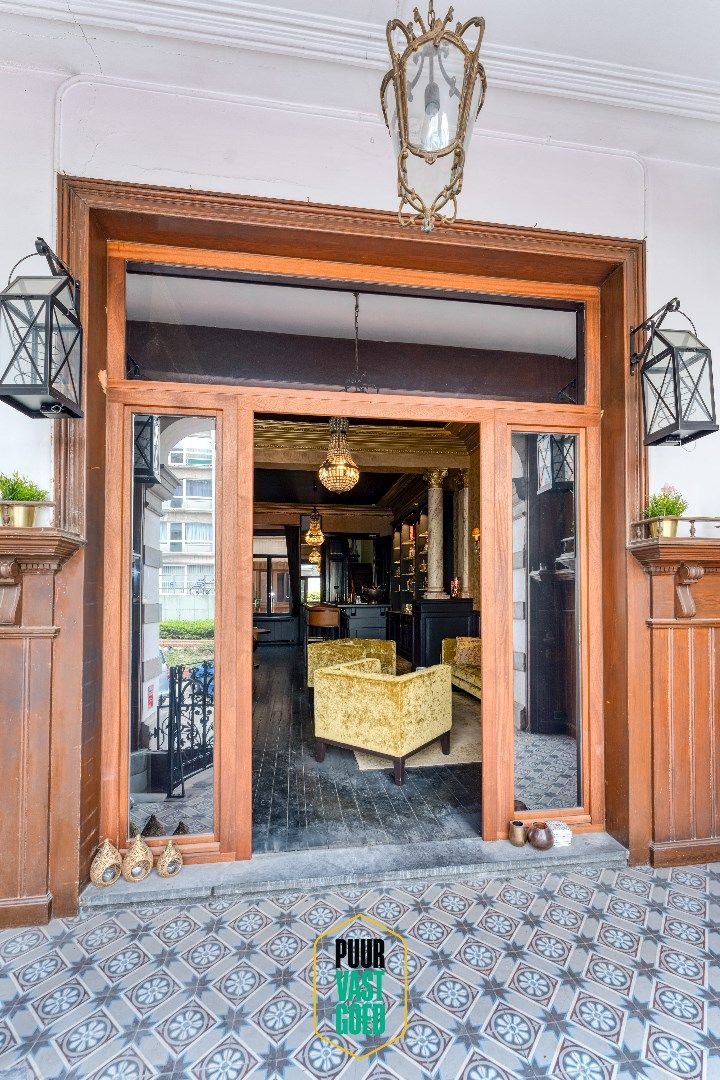 Luxueus wonen, verblijven, genieten en feesten op een steenworp van het strand foto {{pictureIndex}}