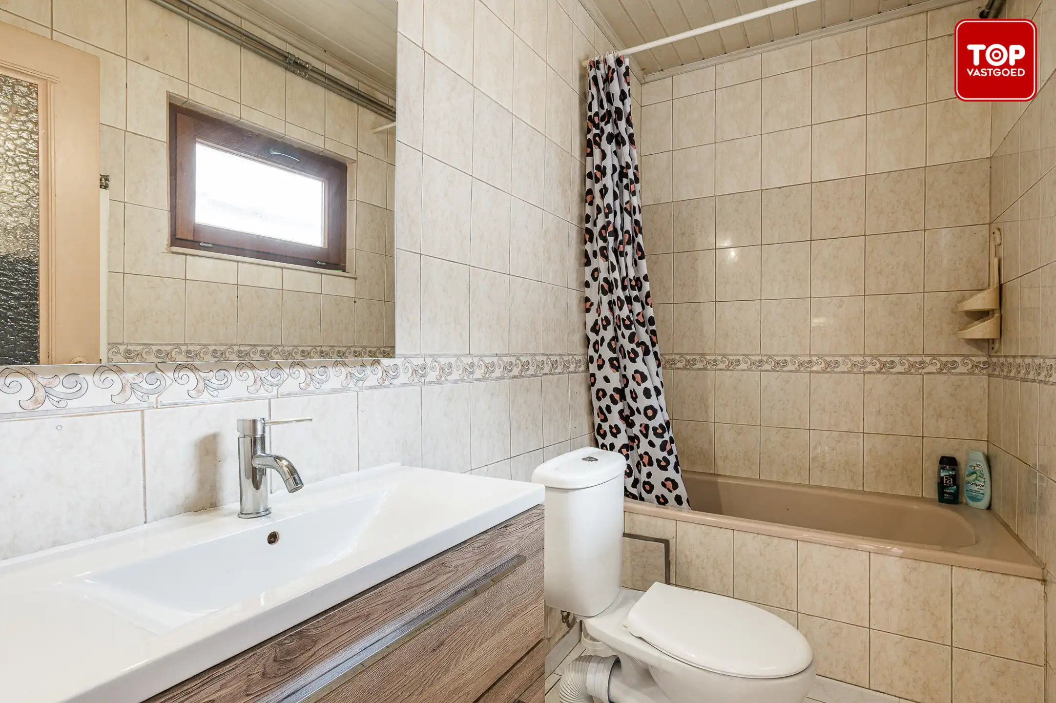 Op te frissen woning met 4 slaapkamers op gunstige locatie.  foto 11