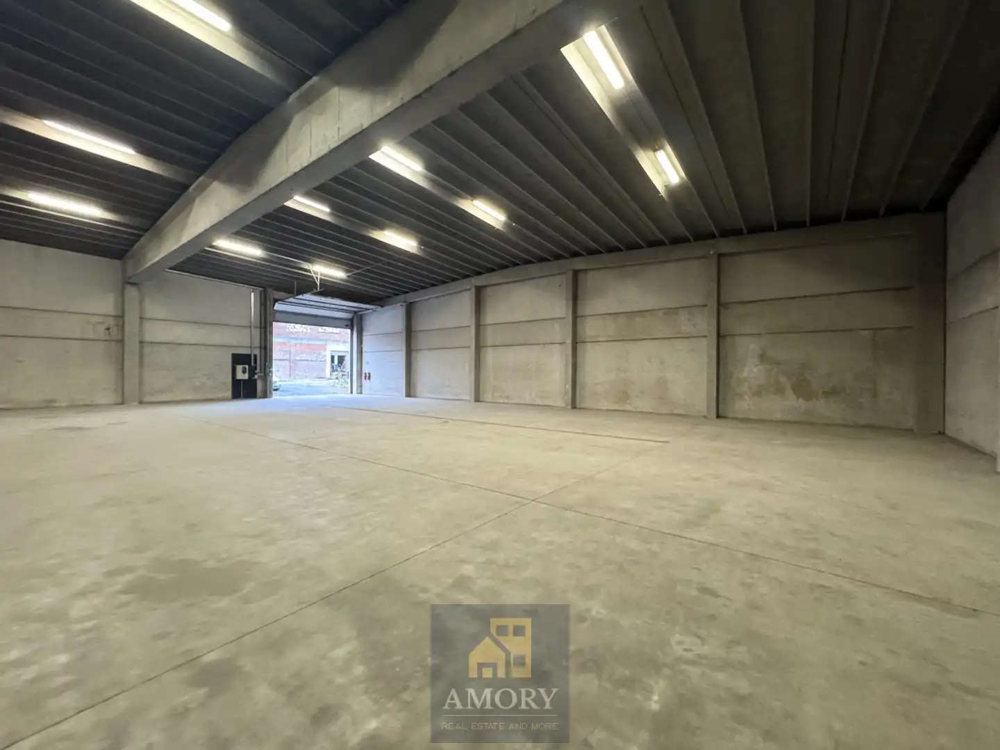 Loods voor opslag 480m2 met parking vooraan foto 5