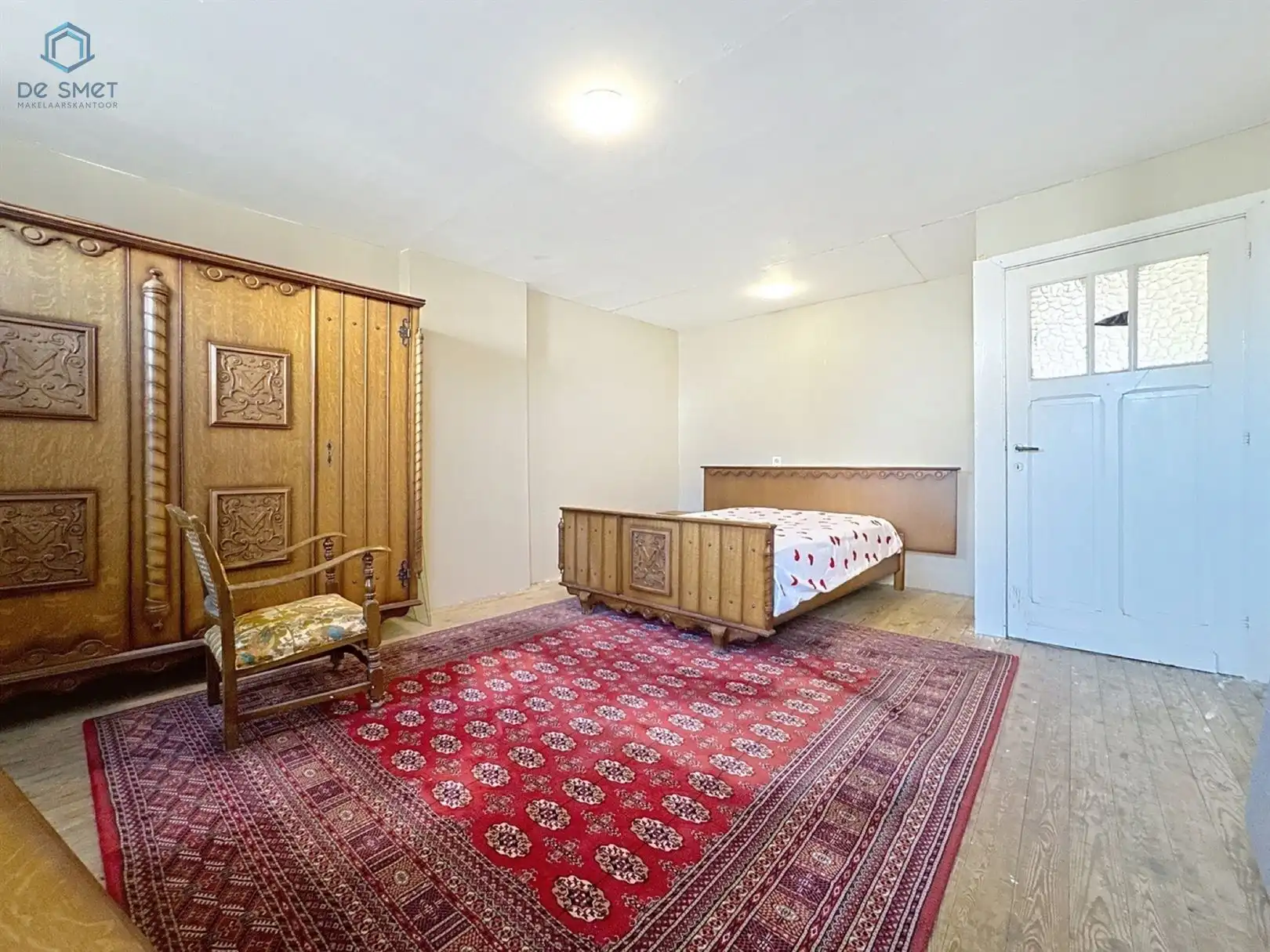 Ruime woning met veel potentieel! foto 14