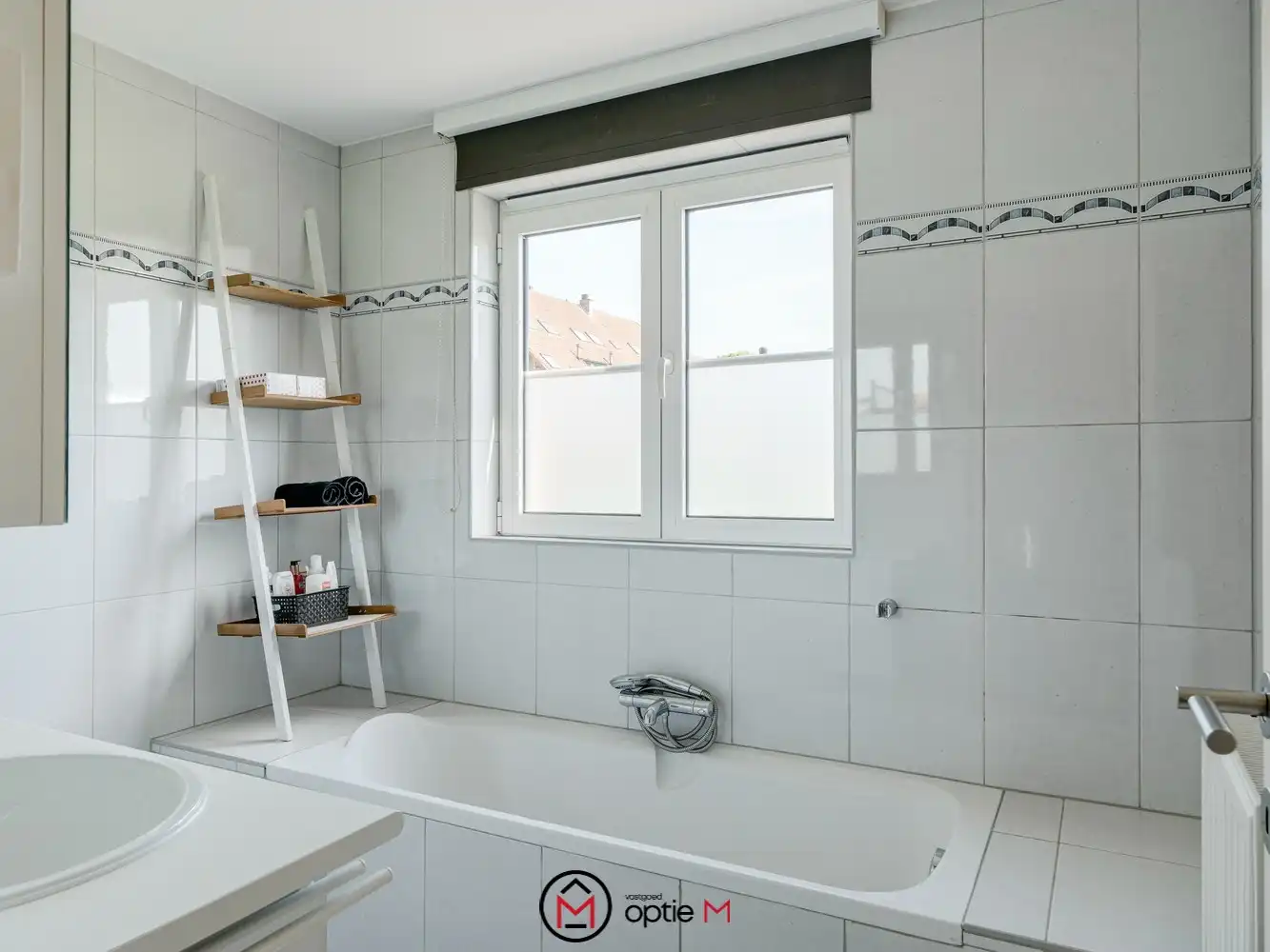 Gelijkvloers appartement te koop in Bilzen – Ruim wonen met terras, carport en kelderberging foto 15