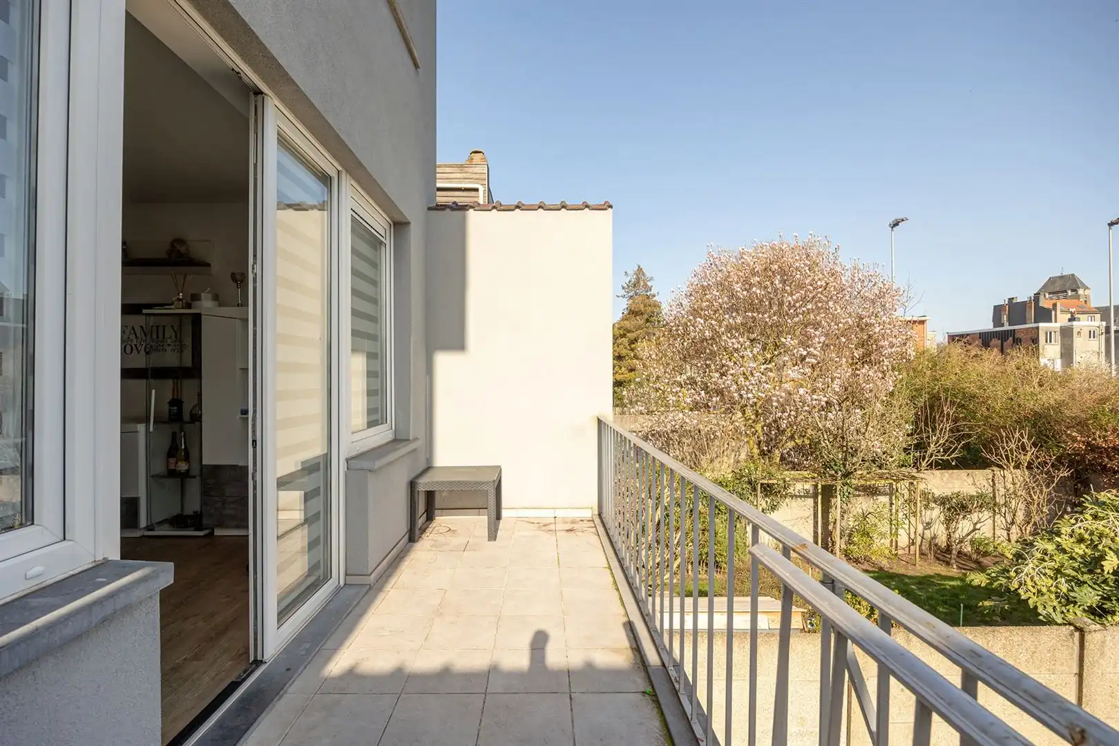 Tussen twee parken: licht appartement met tuin en garage foto 17