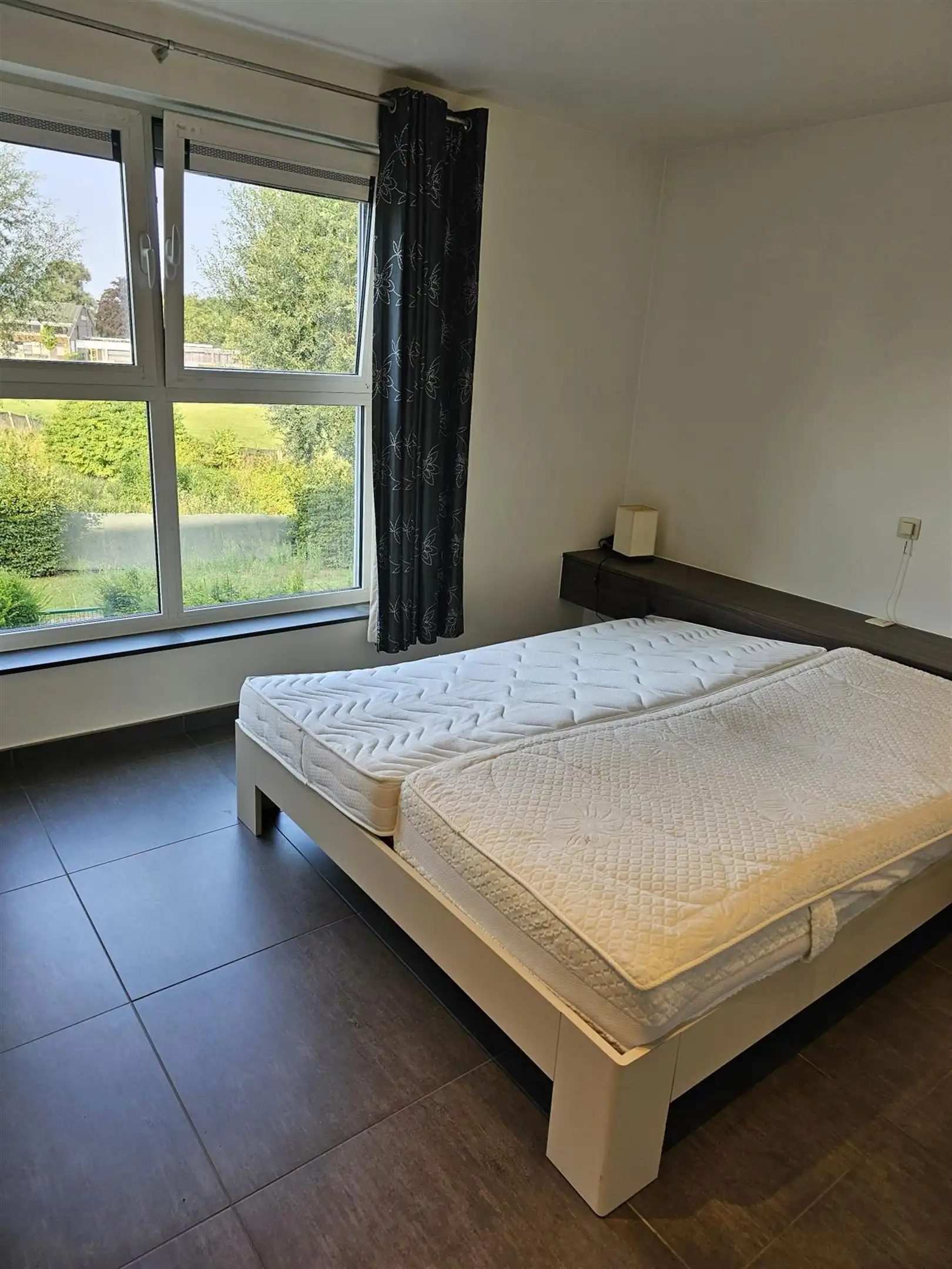 Luxueus afgewerkt, gemeubeld twee slaapkamer appartement met terras en garage. foto 10