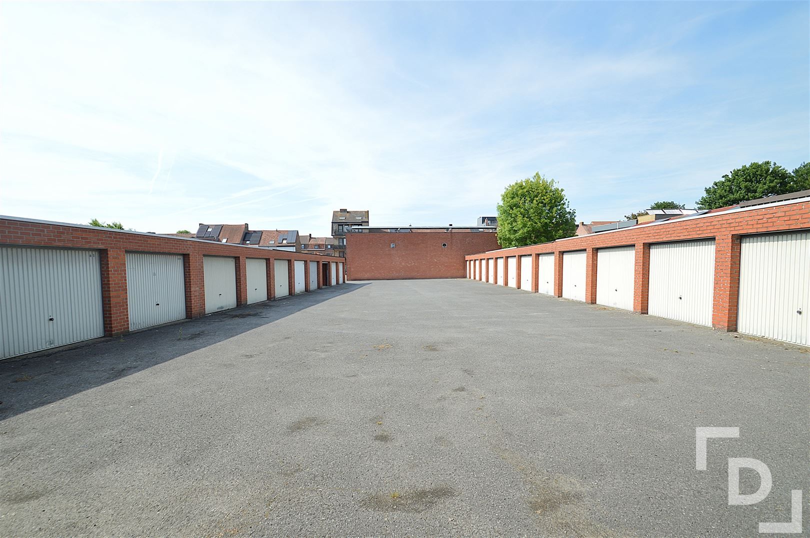 Parking/Garagebox foto {{pictureIndex}}