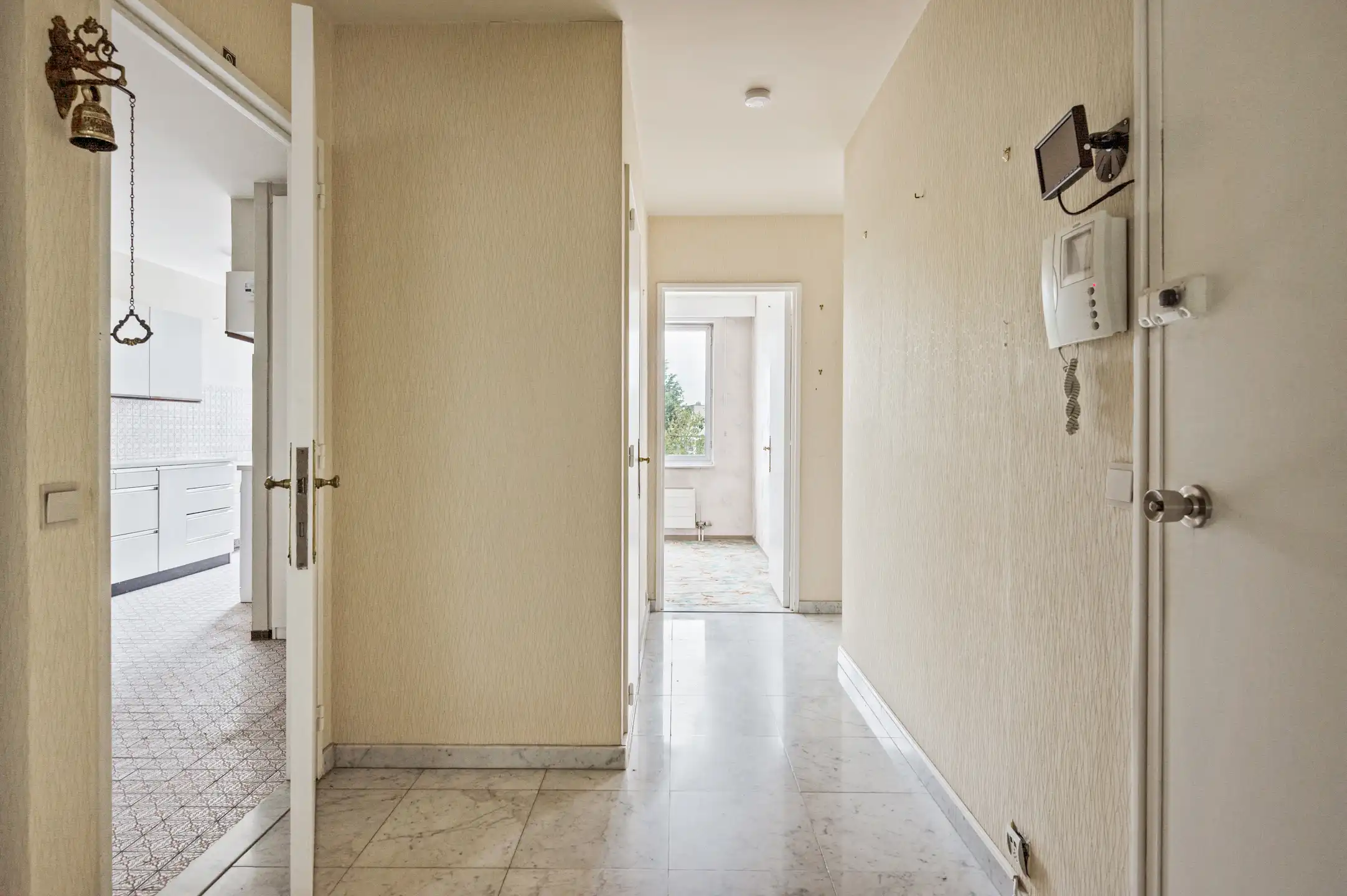 Ruim en uniek appartement met 4 slaapkamers foto 6