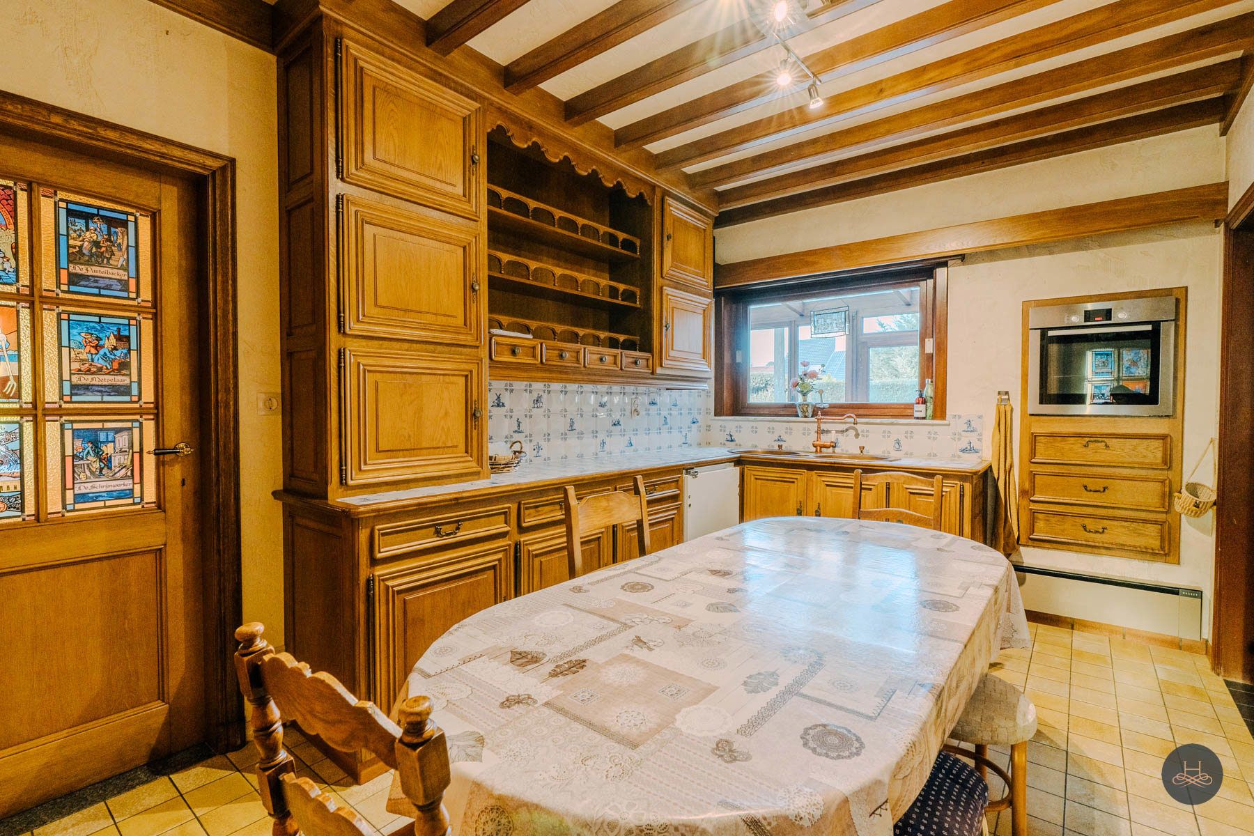 Zéér ruime gezinswoning met karakter en potentieel met tuin foto 12