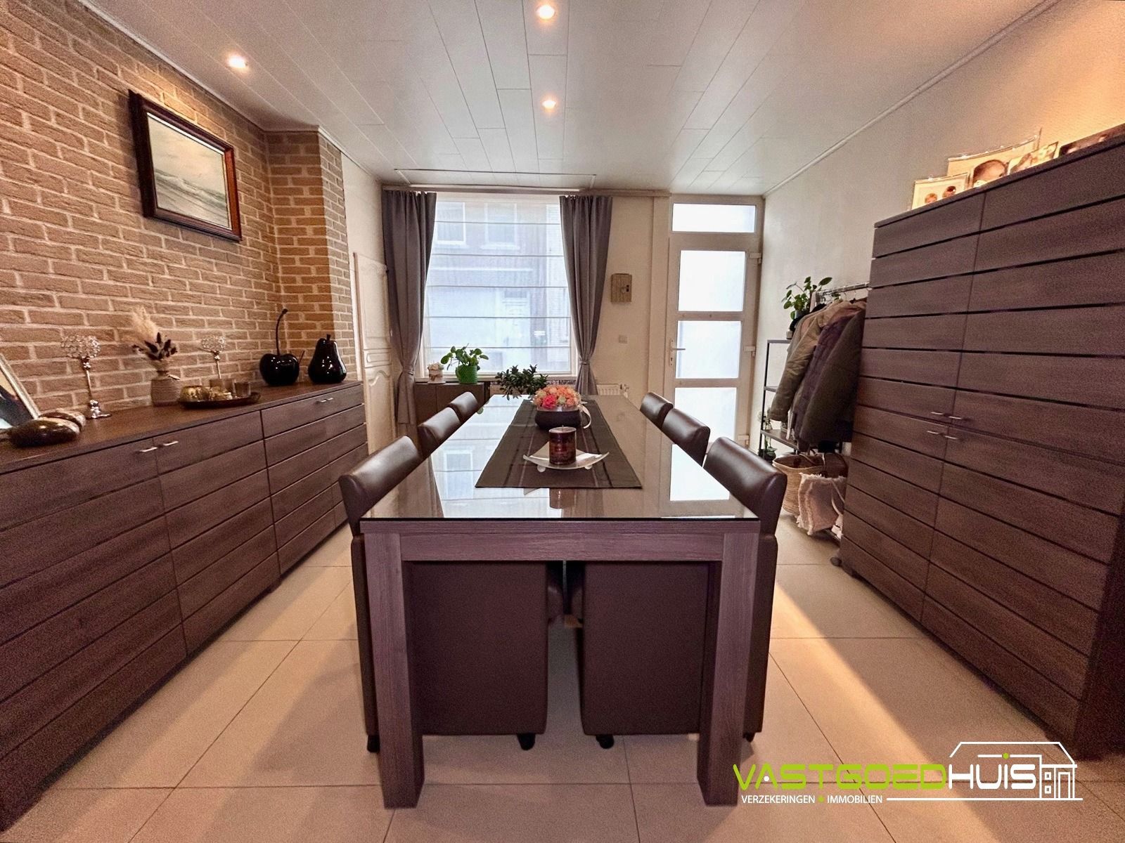 Instapklare gezinswoning met 3 slpks en aangelegde tuin foto 6