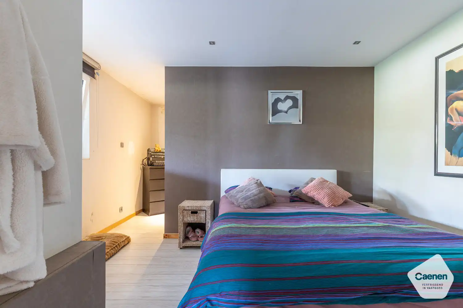 Moderne bungalow met 3 slaapkamers, aangelegde tuin en zwembad. foto 10