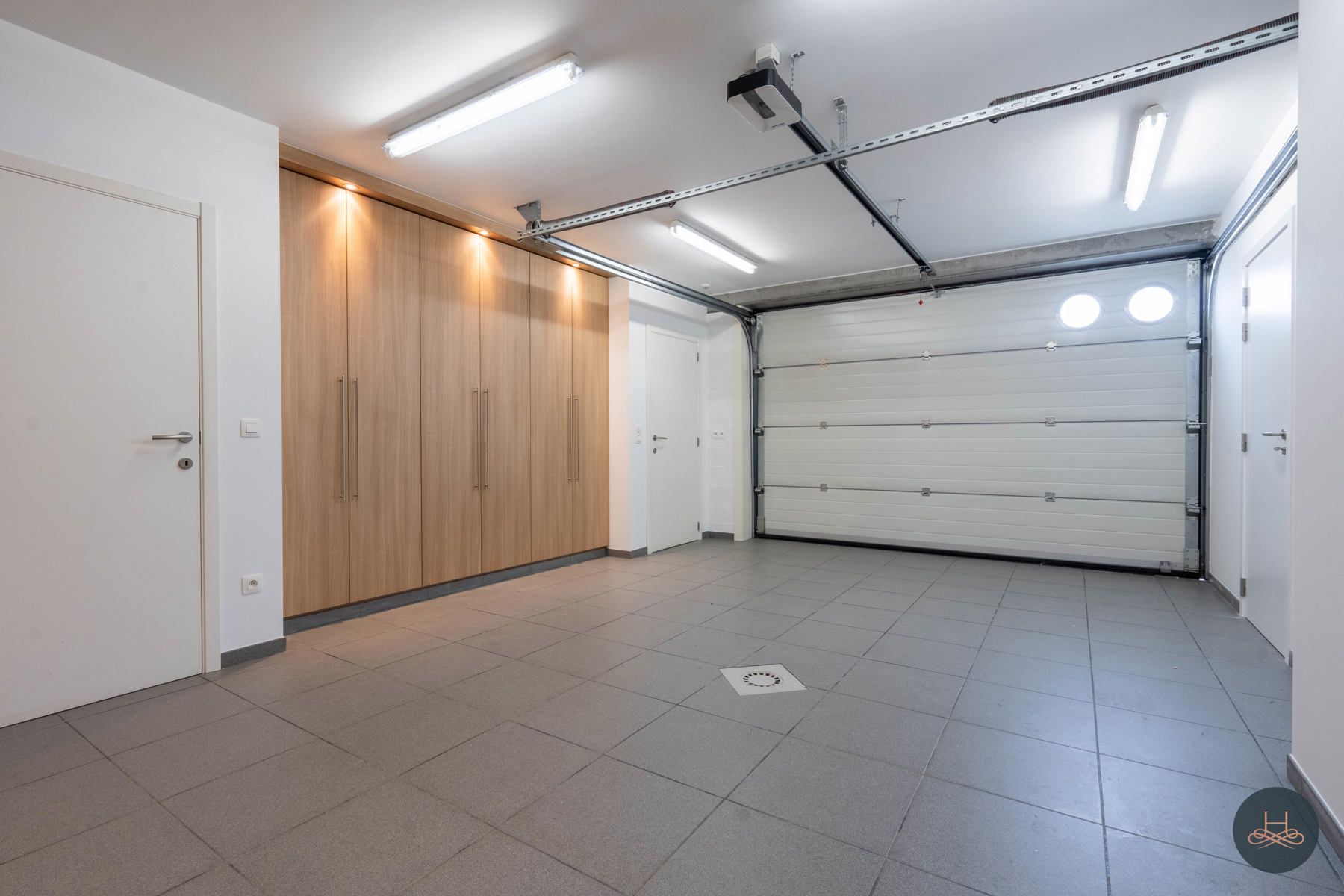 Ruim appartement met grote garage foto 20