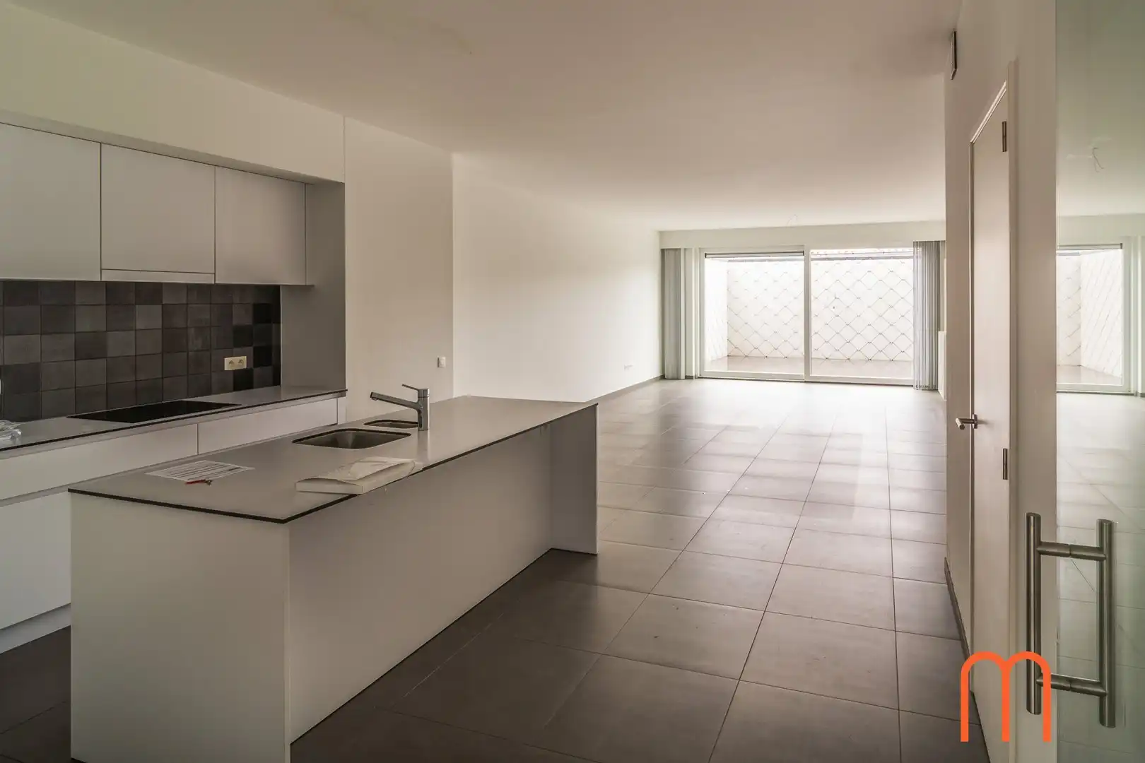 Ruim gelijkvloers appartement met terras en tuin in residentie “Lakeside” te Bredene aan de Spuikom foto 2