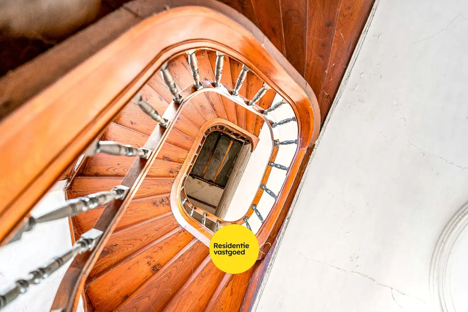 Karaktervol eigendom op ruim perceel te Alveringem. foto 9