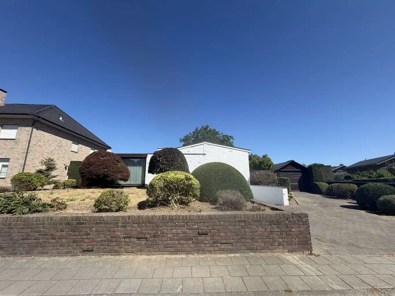 Vrijstaande splitlevelwoning met 3 (+1)slaapkamers, inpandige garage en carport, overdekt terras en omheinde tuin, gunstig gelegen nabij het centrum van Maaseik. foto 27
