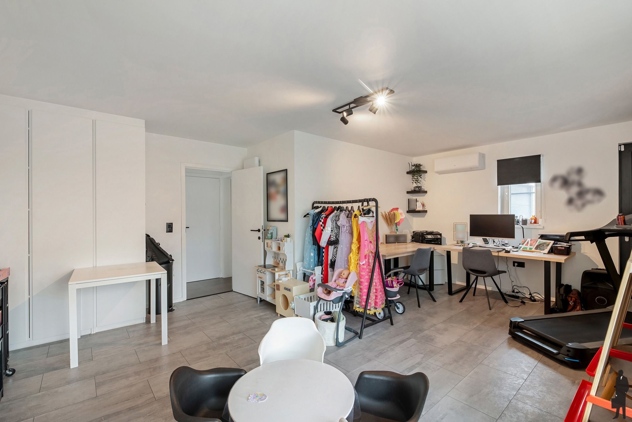 Knap gerenoveerde gezinswoning met 4 slaapkamers en praktijkruimte/kantoor. foto 18