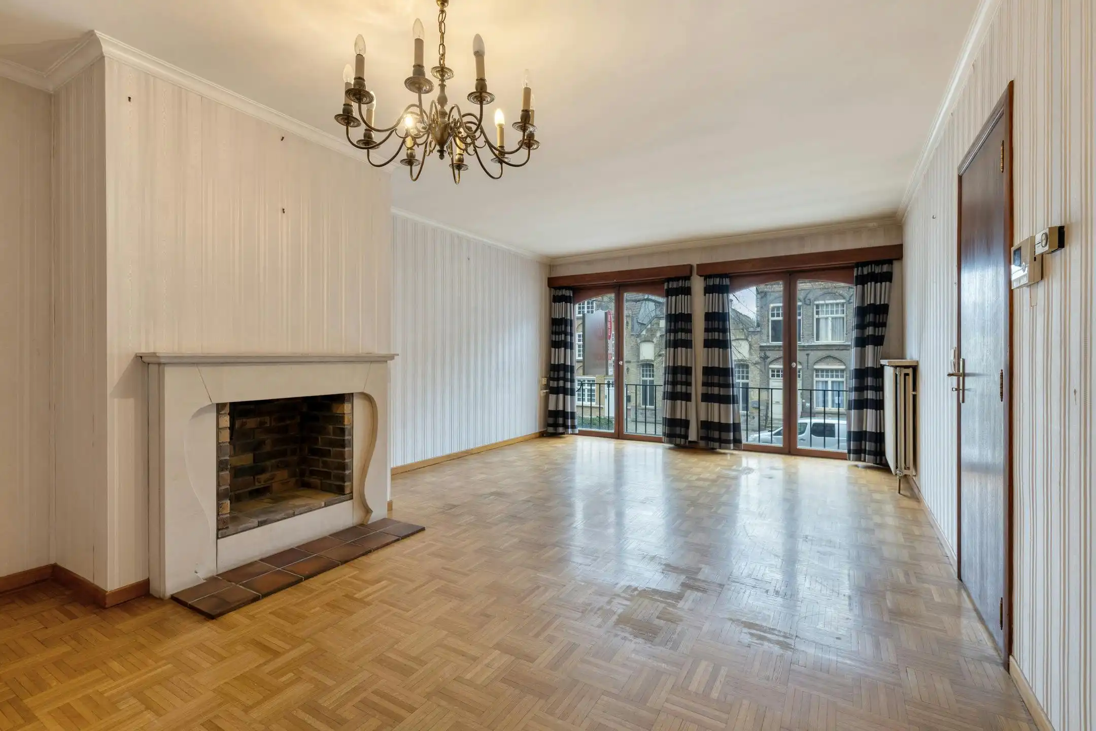 Appartement te koop met 3 slaapkamers op de Veemarkt in Ieper  foto 3