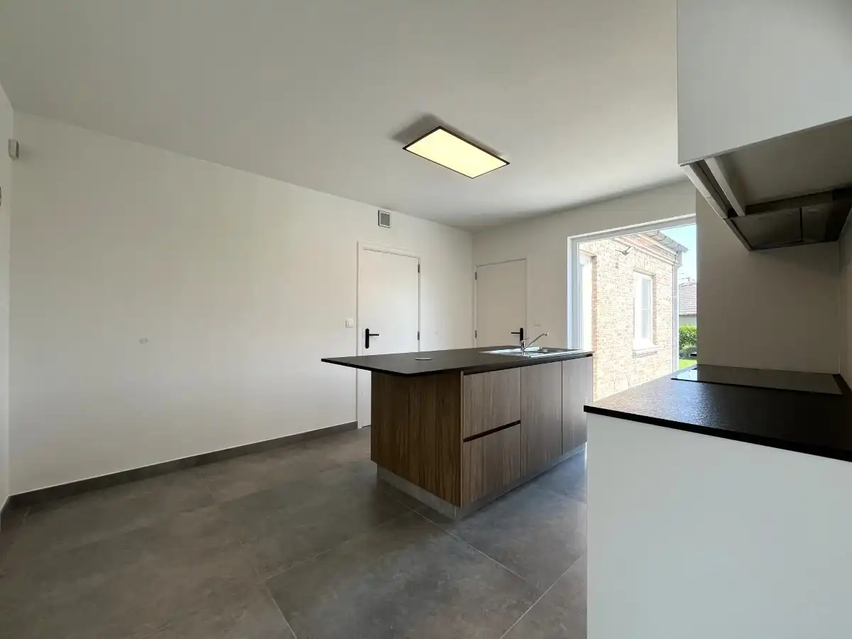 Moorslede - Instapklare gezinswoning met garage, tuin en gelijkvloerse slaapkamer foto 8