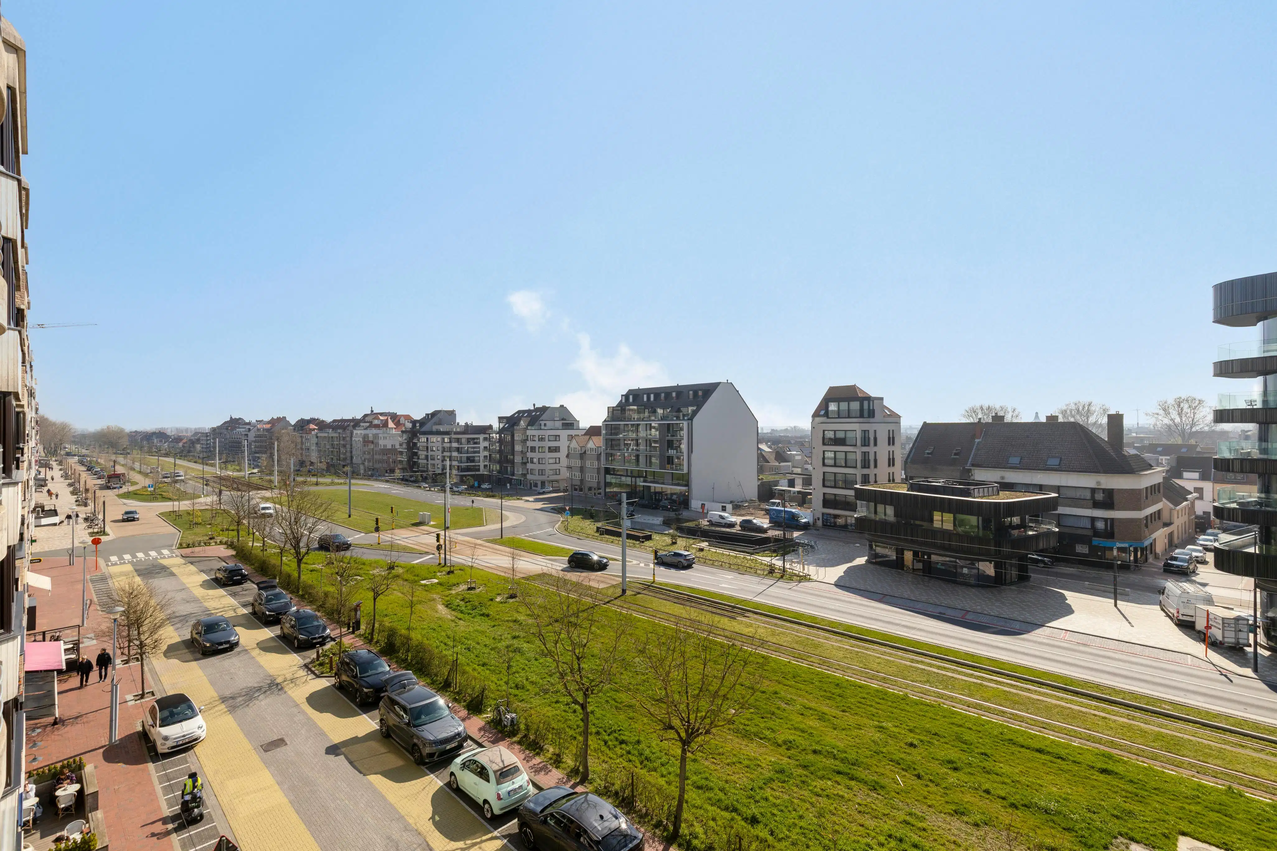 Gerenoveerd appartement met 2 slaapkamers te koop in Heist foto {{pictureIndex}}