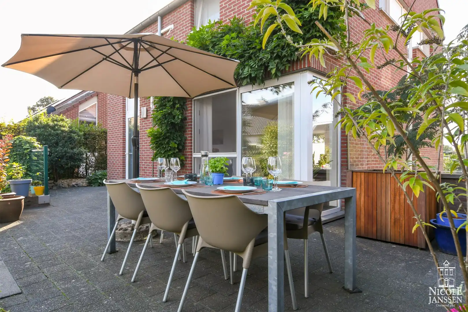 Instapklaar en ruim ingedeeld woonhuis met tuin foto 14