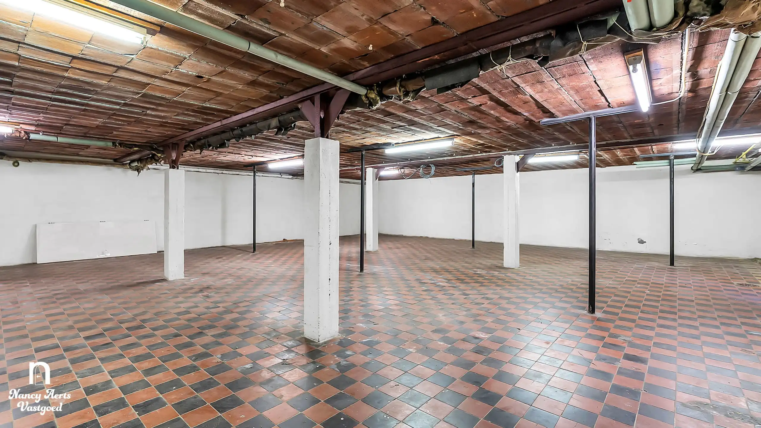 Handelspand van 395 m² in het centrum van Beringen foto 29