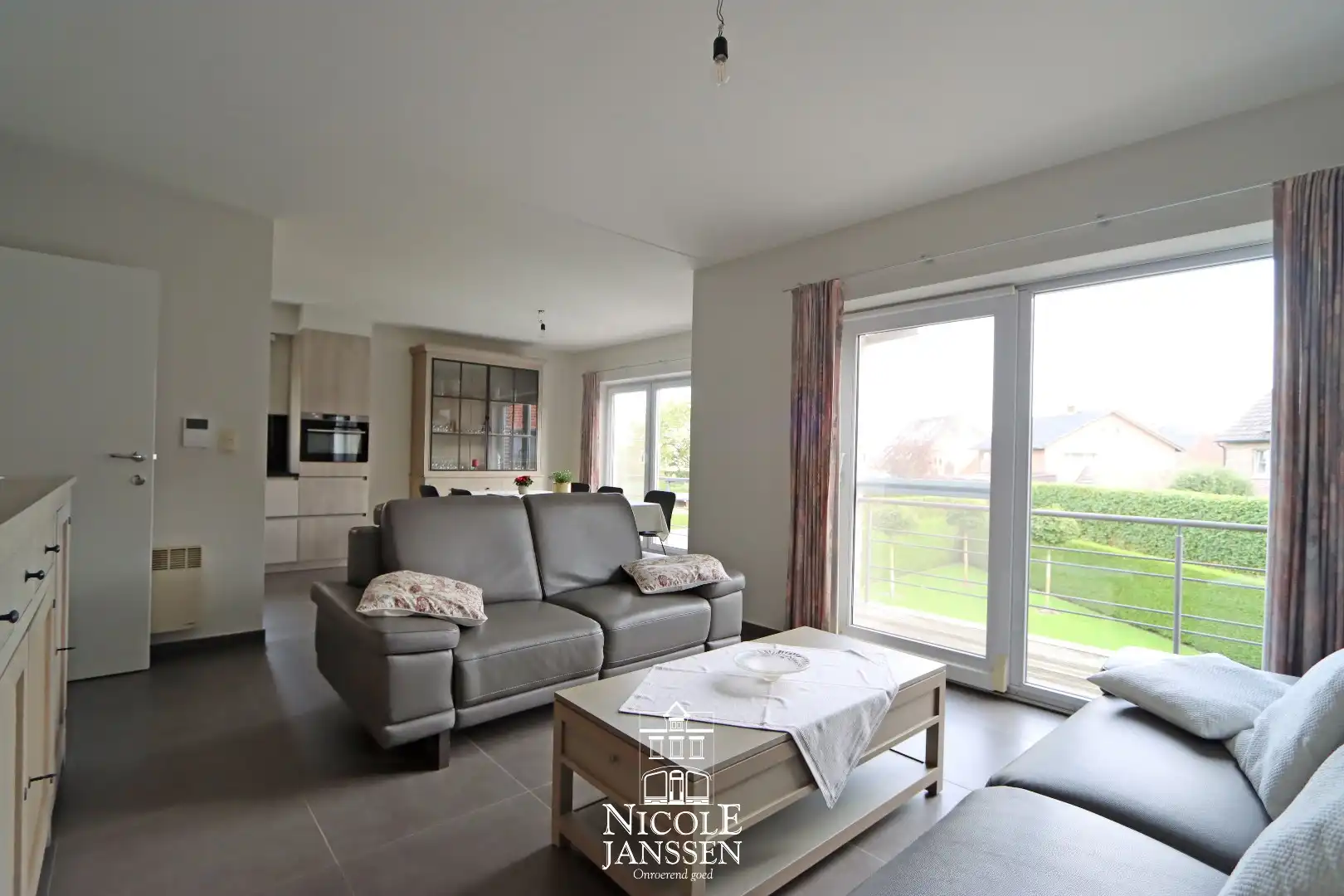 Verzorgd, instapklaar appartement foto 10