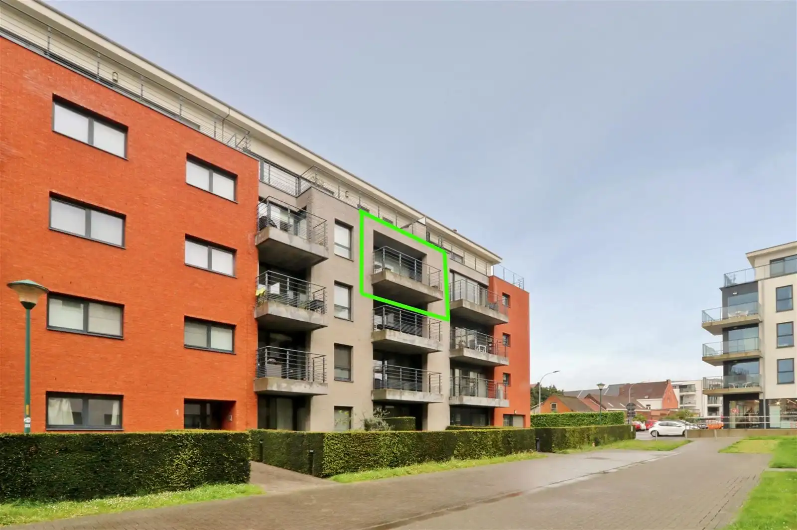 Appartement 3de verdieping met 2 slaapkamers, terras en staanplaats foto {{pictureIndex}}