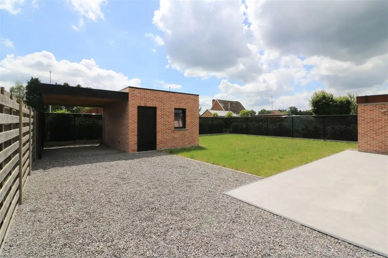 Aangename woning met drie slaapkamers en mooie tuin op rustige locatie foto 14